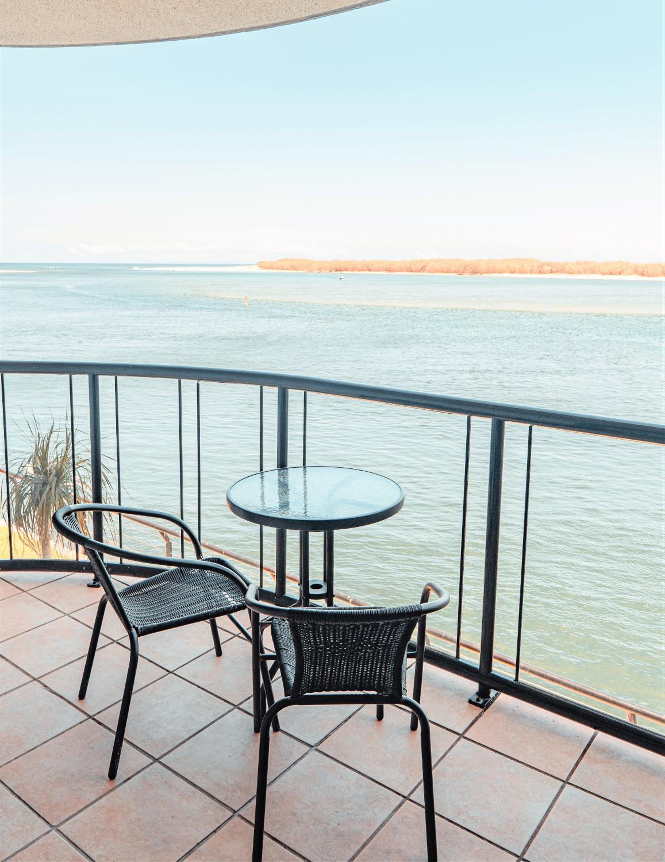 One-Bedroom Apartment - Water Front photo 2