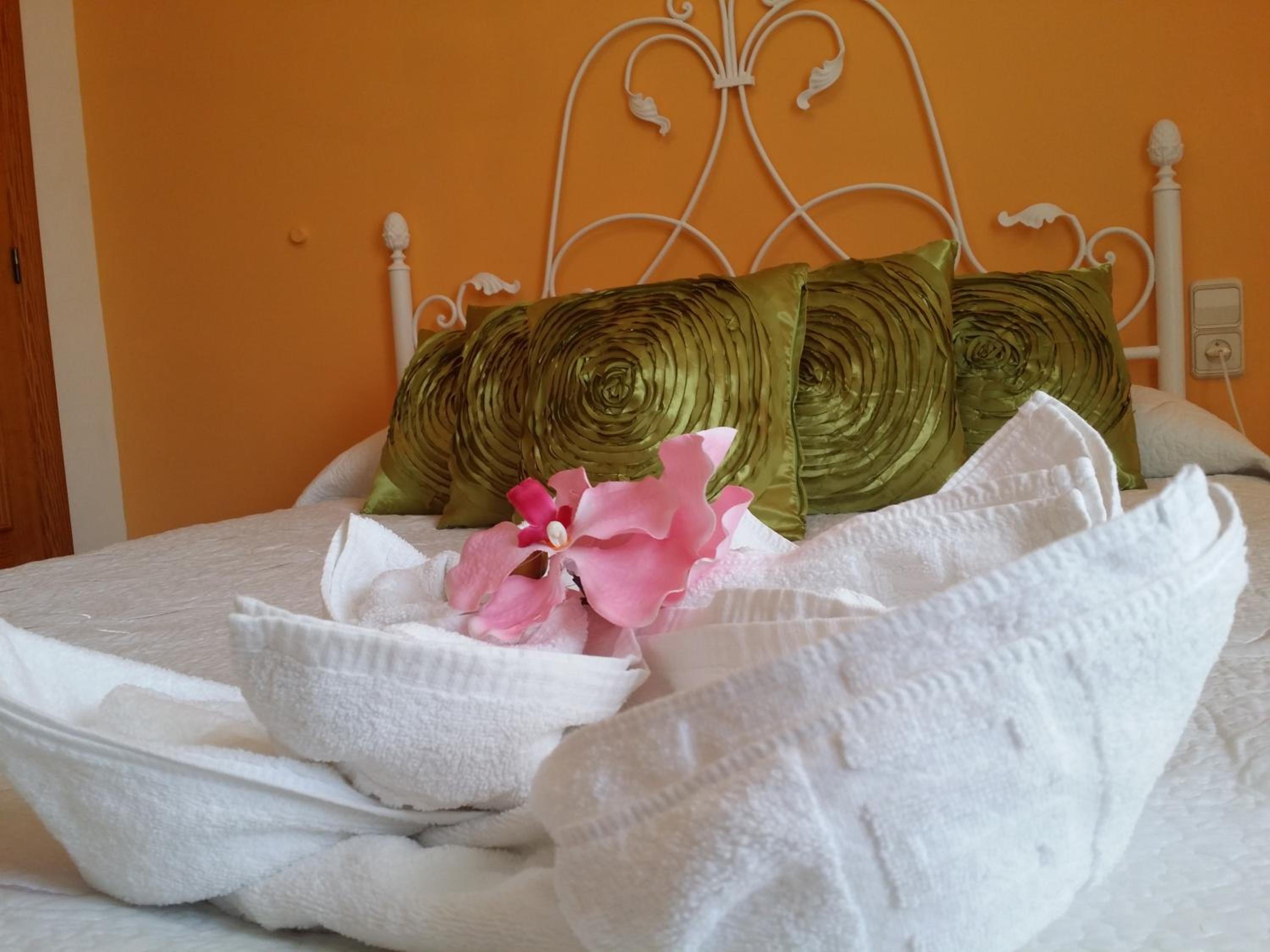Double Room with Private Bathroom - Photo 98