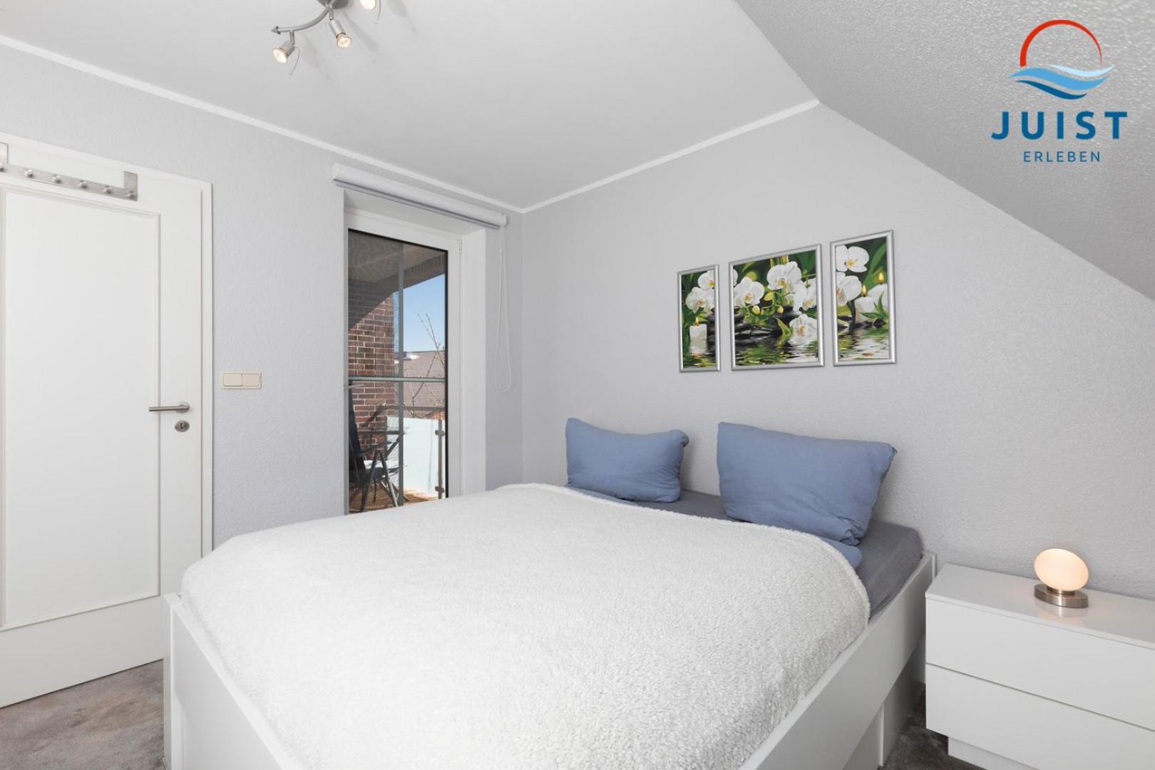 Apartment with Balcony photo 1
