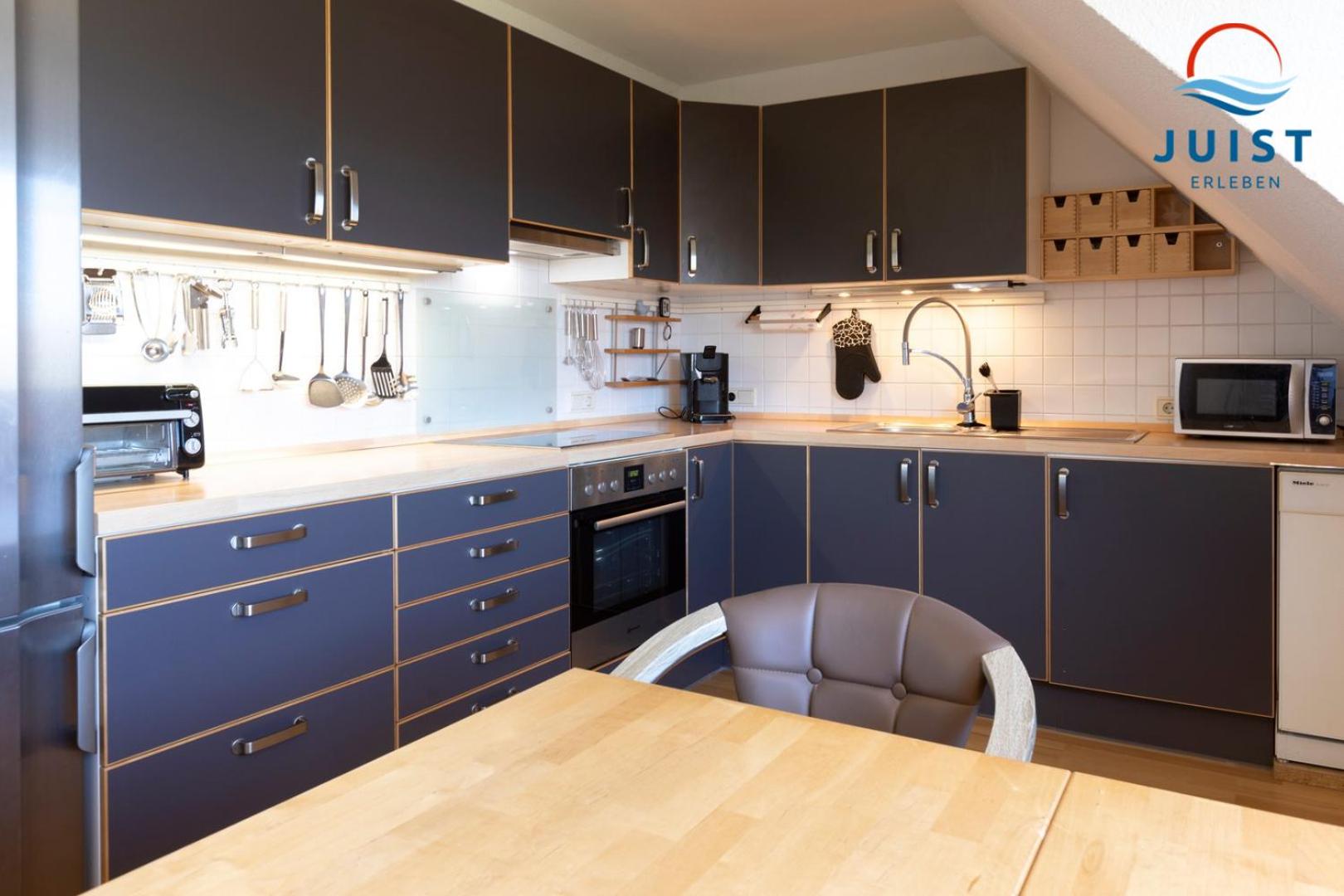 Apartment with Balcony photo 3