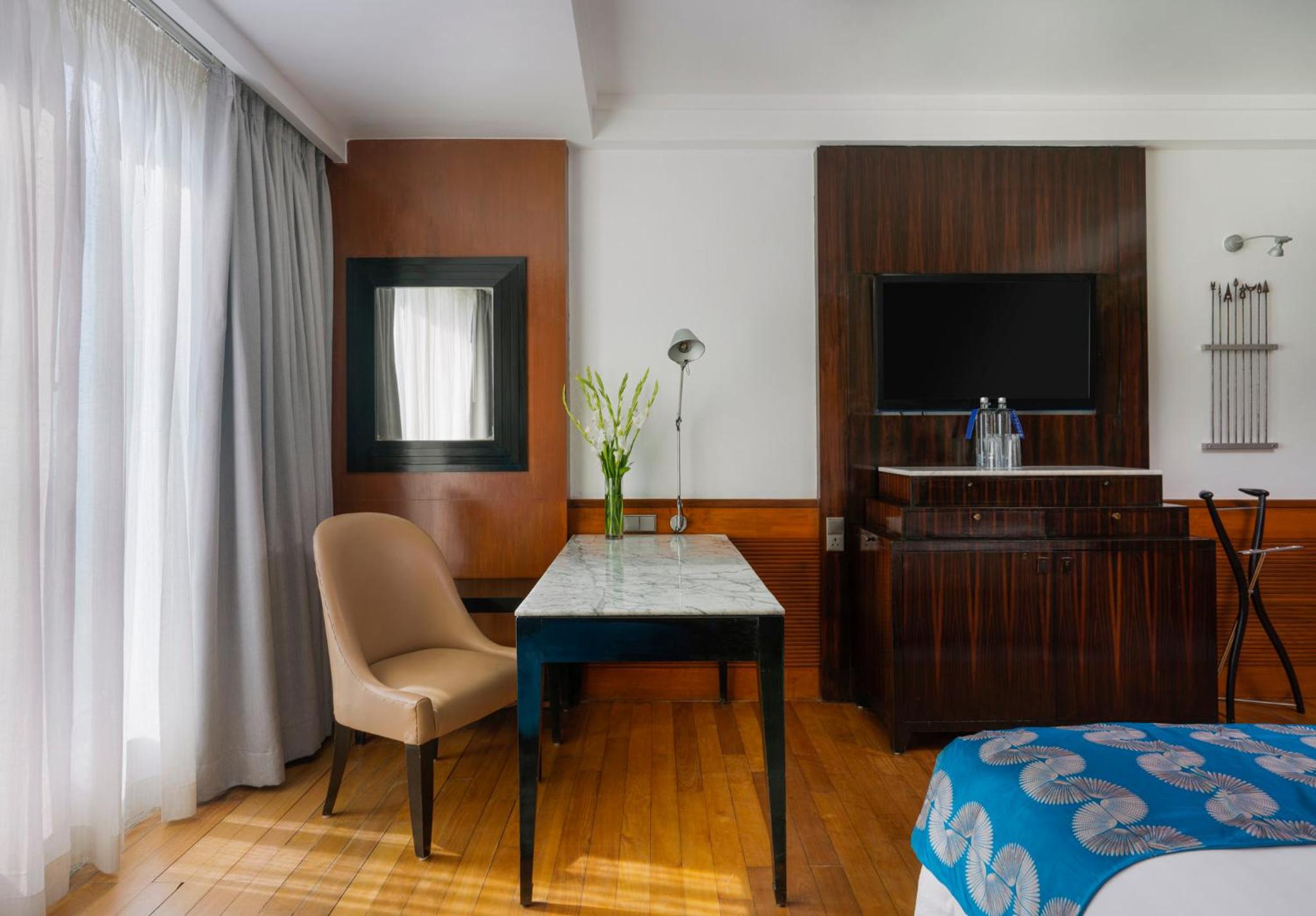 Classic King Room - Photo 9