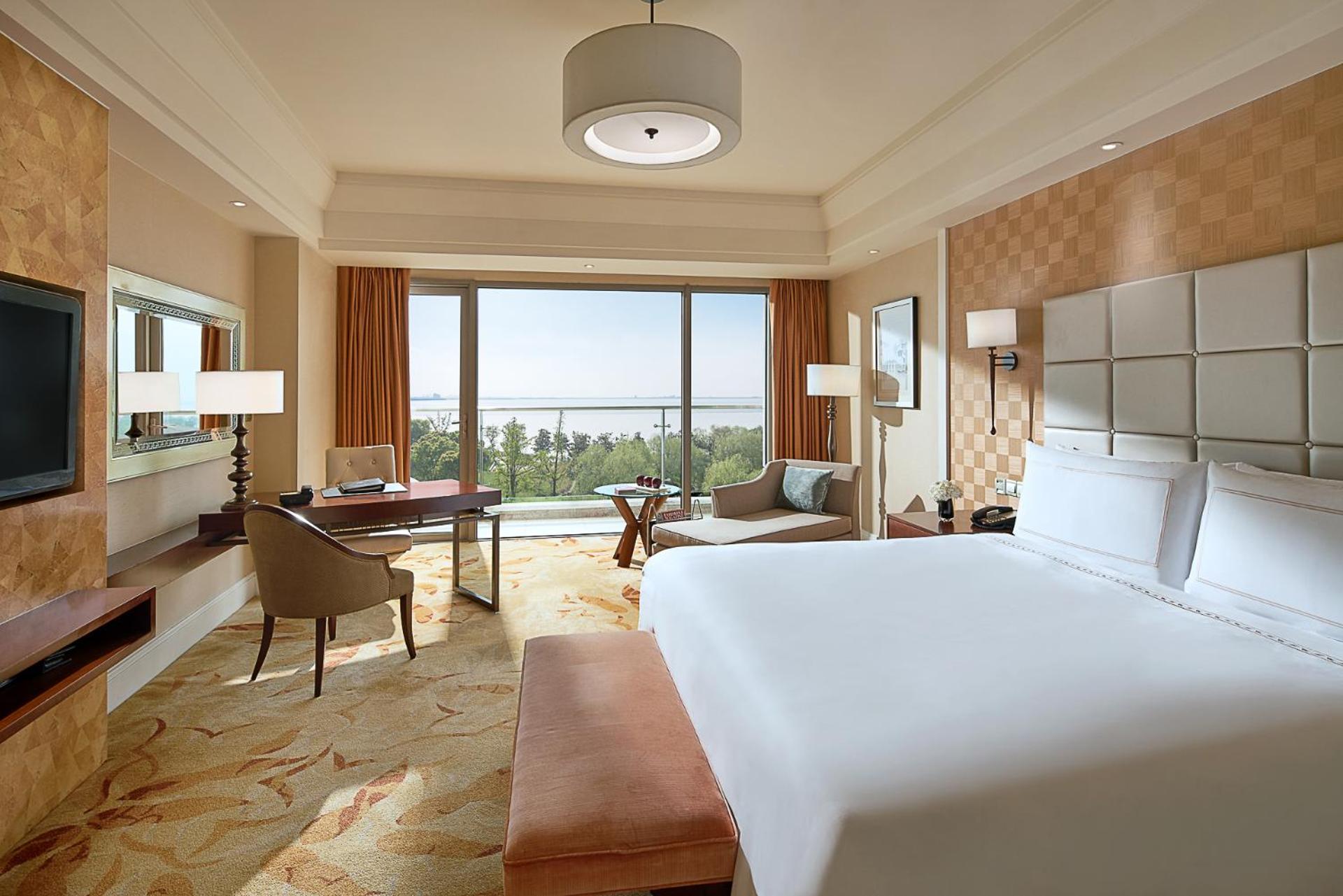Signature Lake Hollywood Twin Room