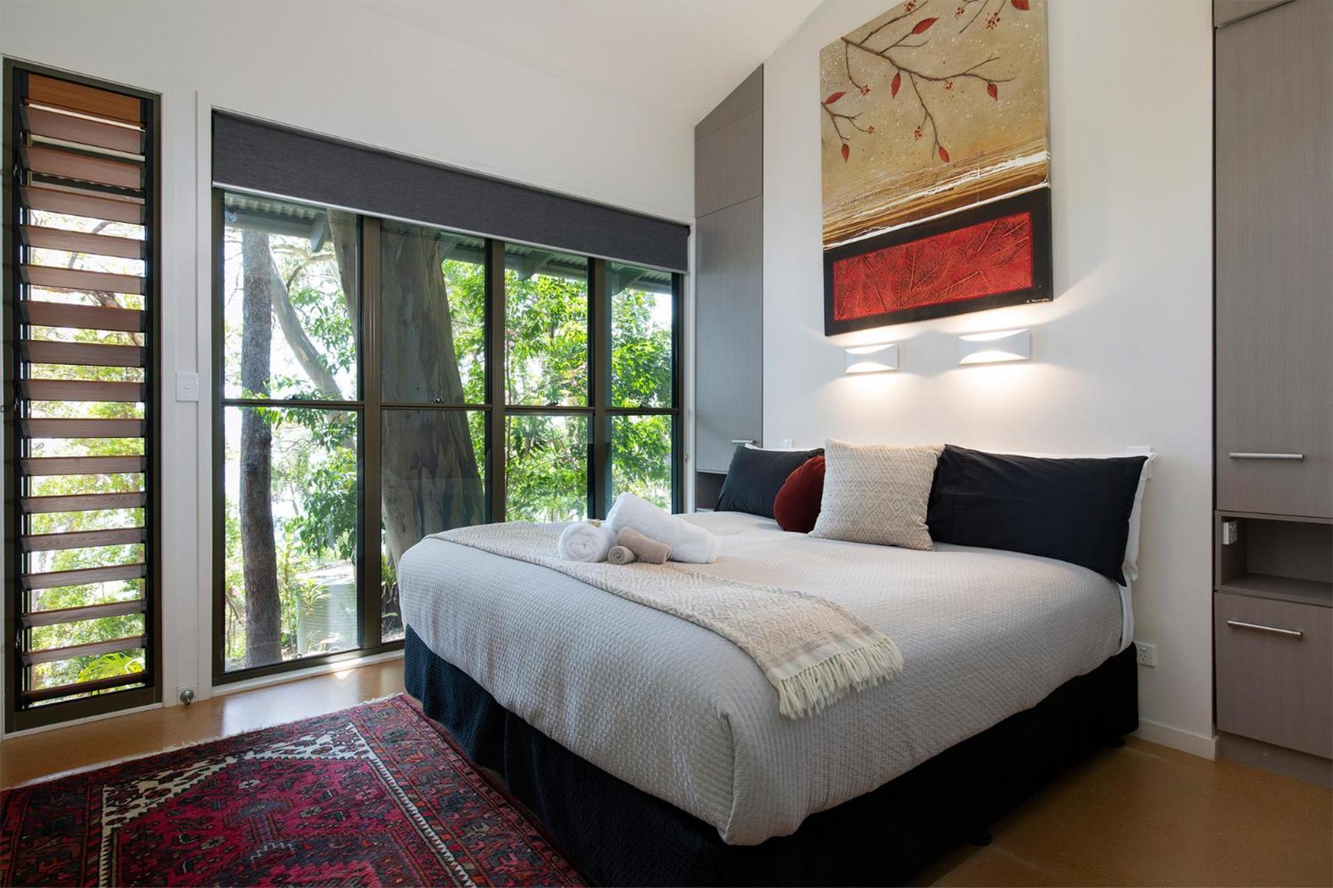 Deluxe One-Bedroom House with Lake View