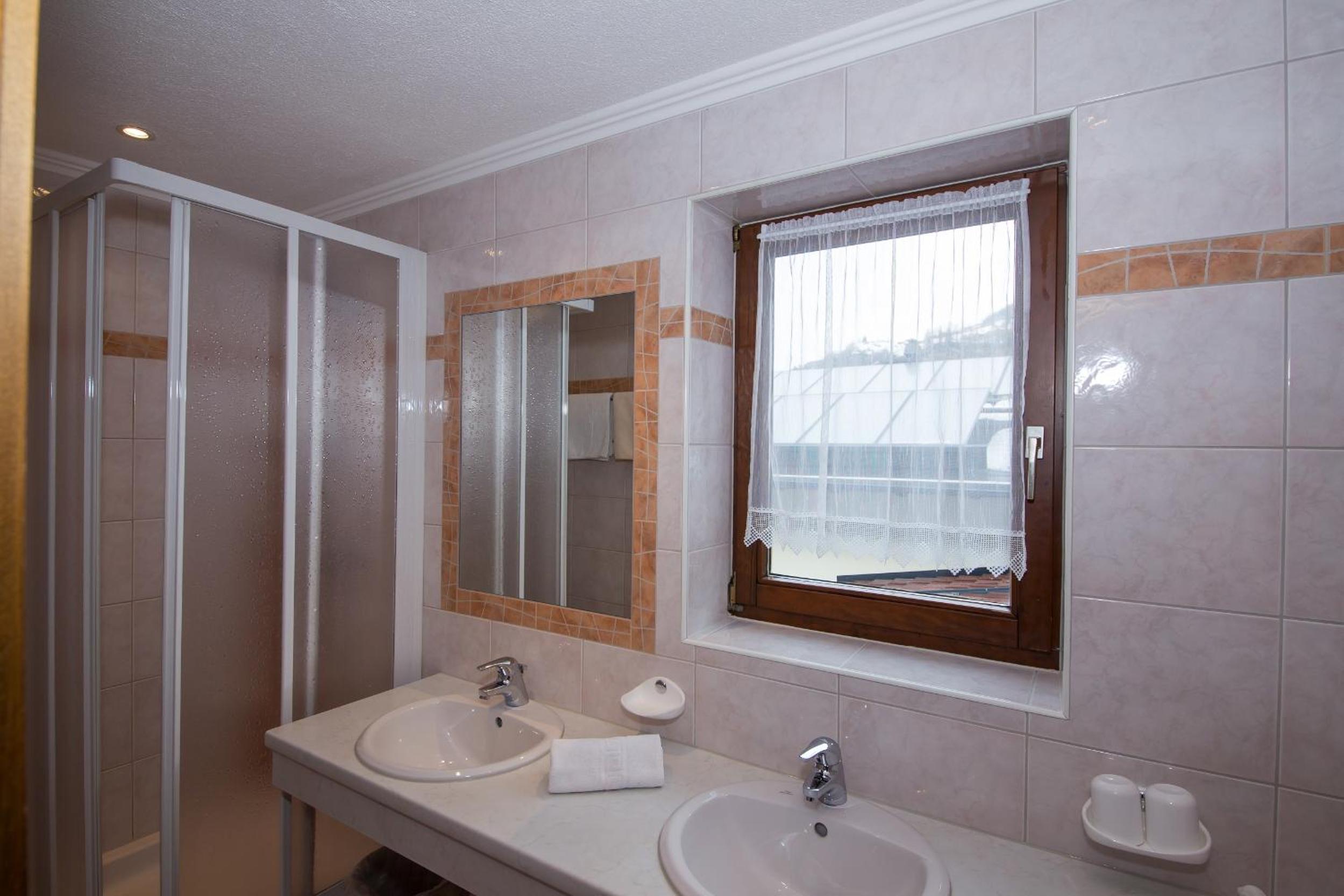 Two-Bedroom Apartment With Balcony photo 3