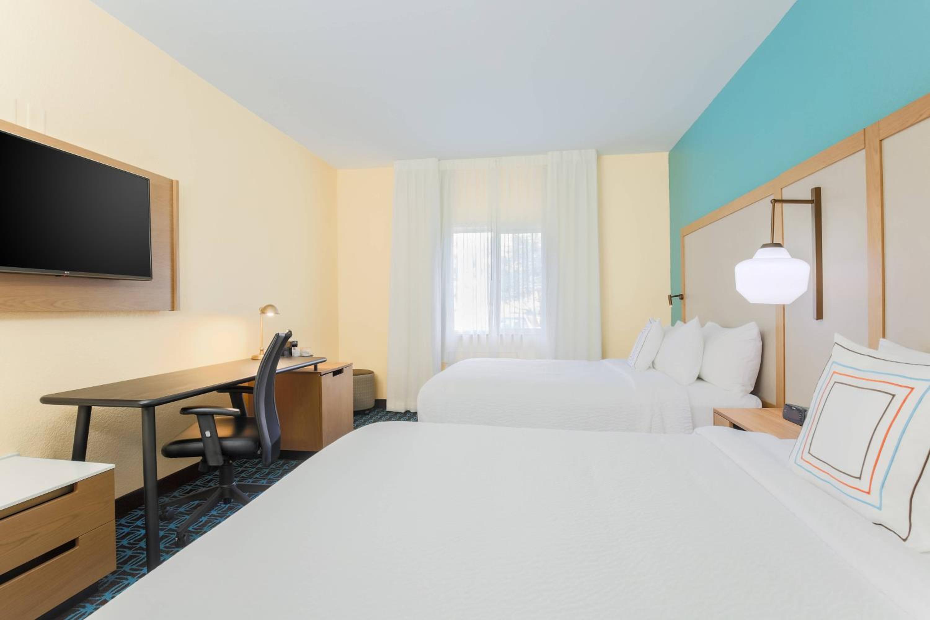 Queen Room with Two Queen Beds - Photo 1