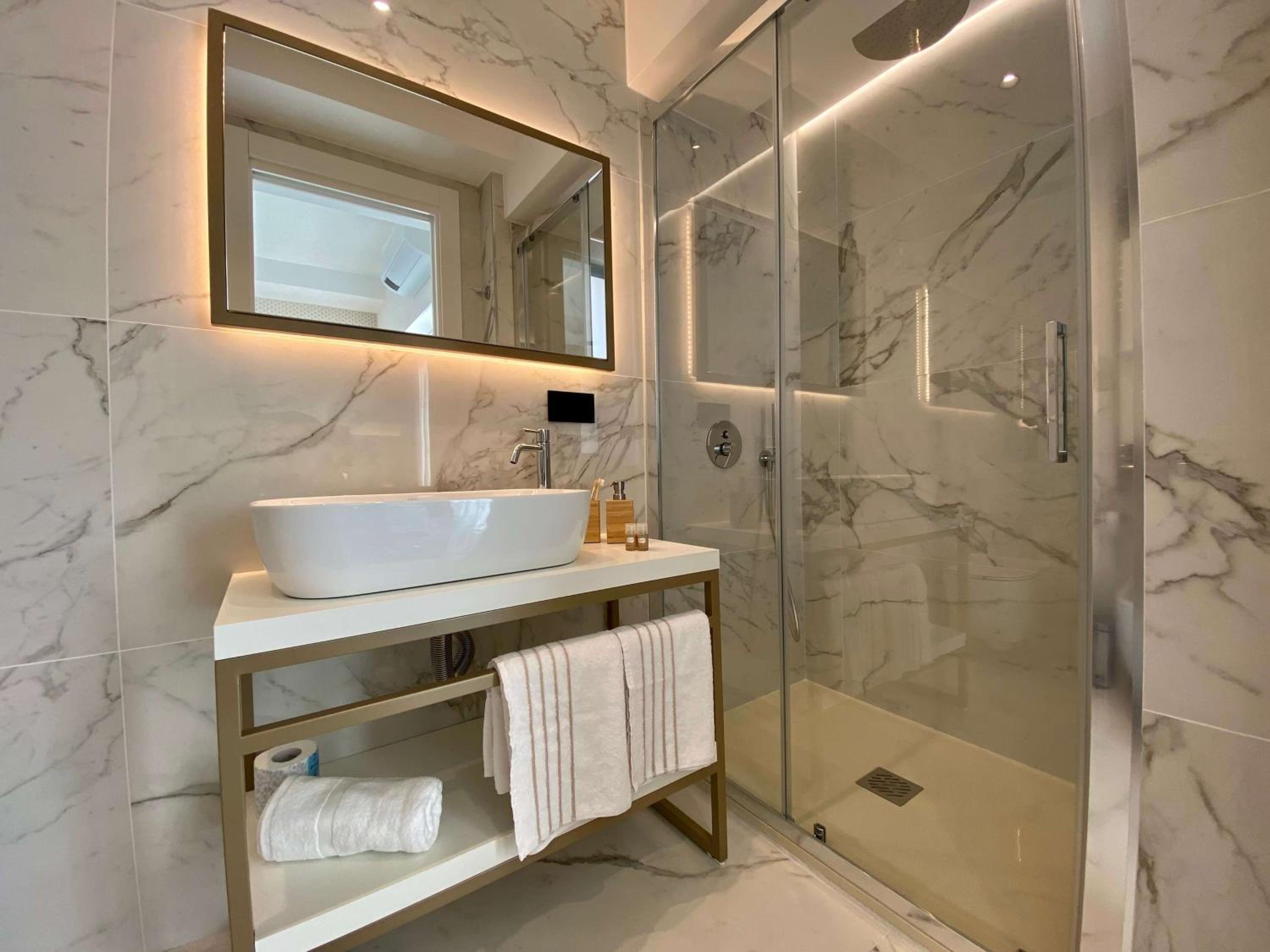 Double Room with Balcony and Sea View photo 3