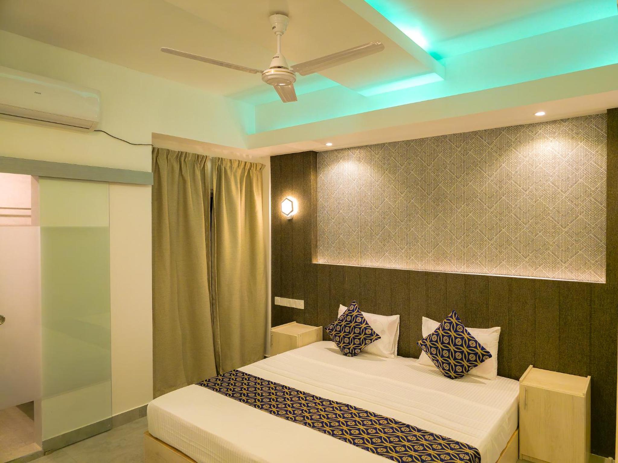 Deluxe Double or Twin Room with City View photo 1