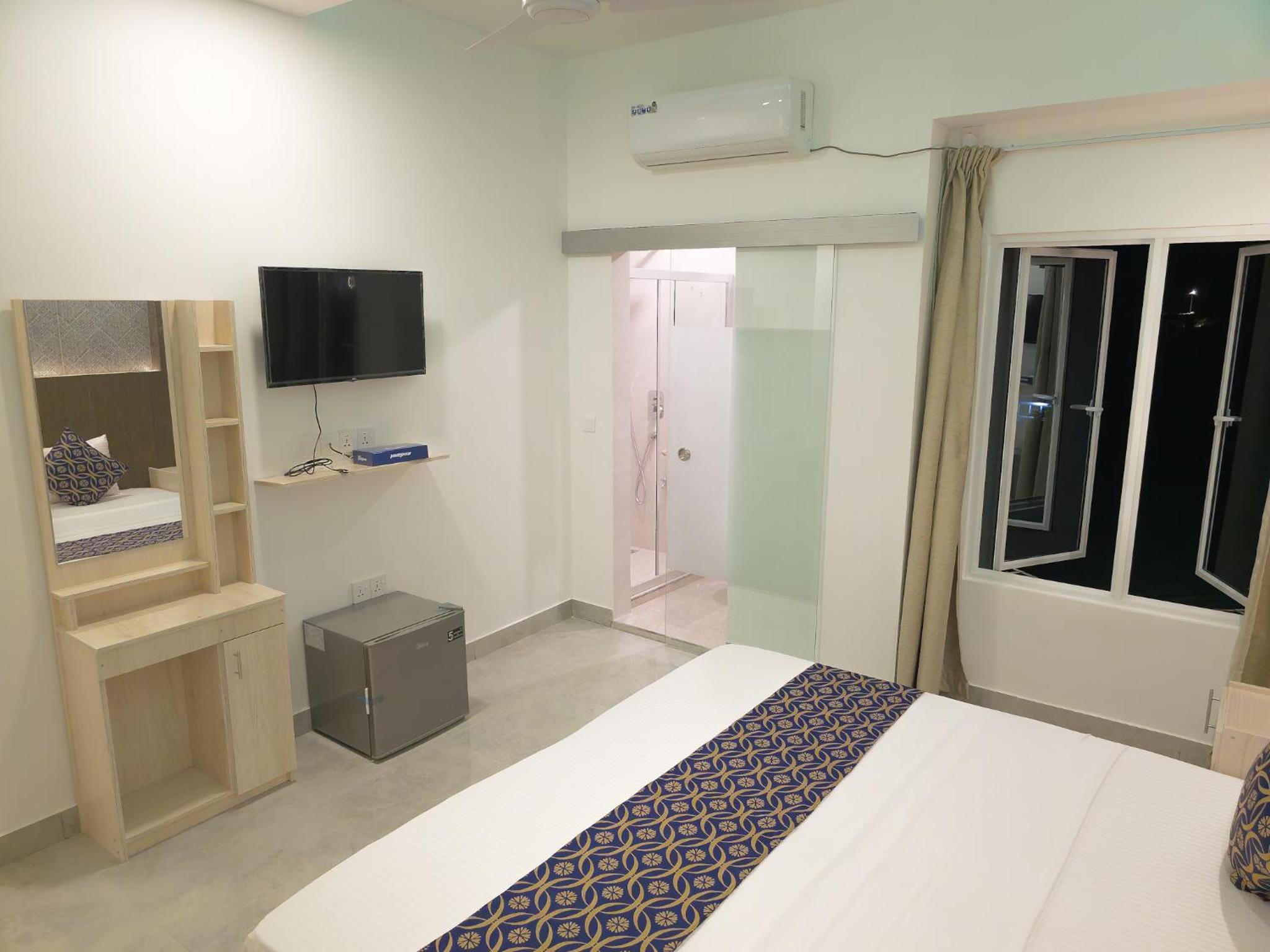 Deluxe Double or Twin Room with City View photo 2