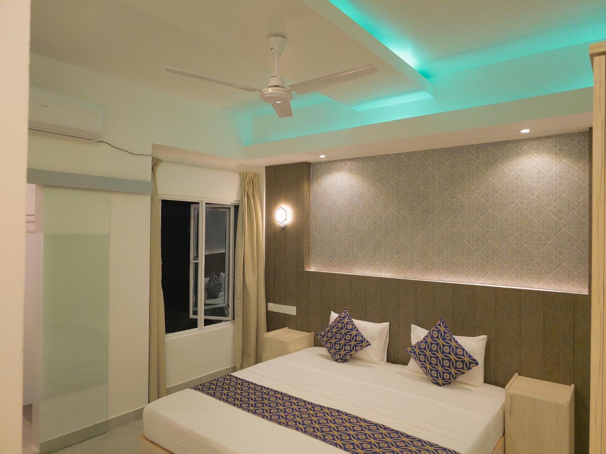 Deluxe Double or Twin Room with City View photo 3