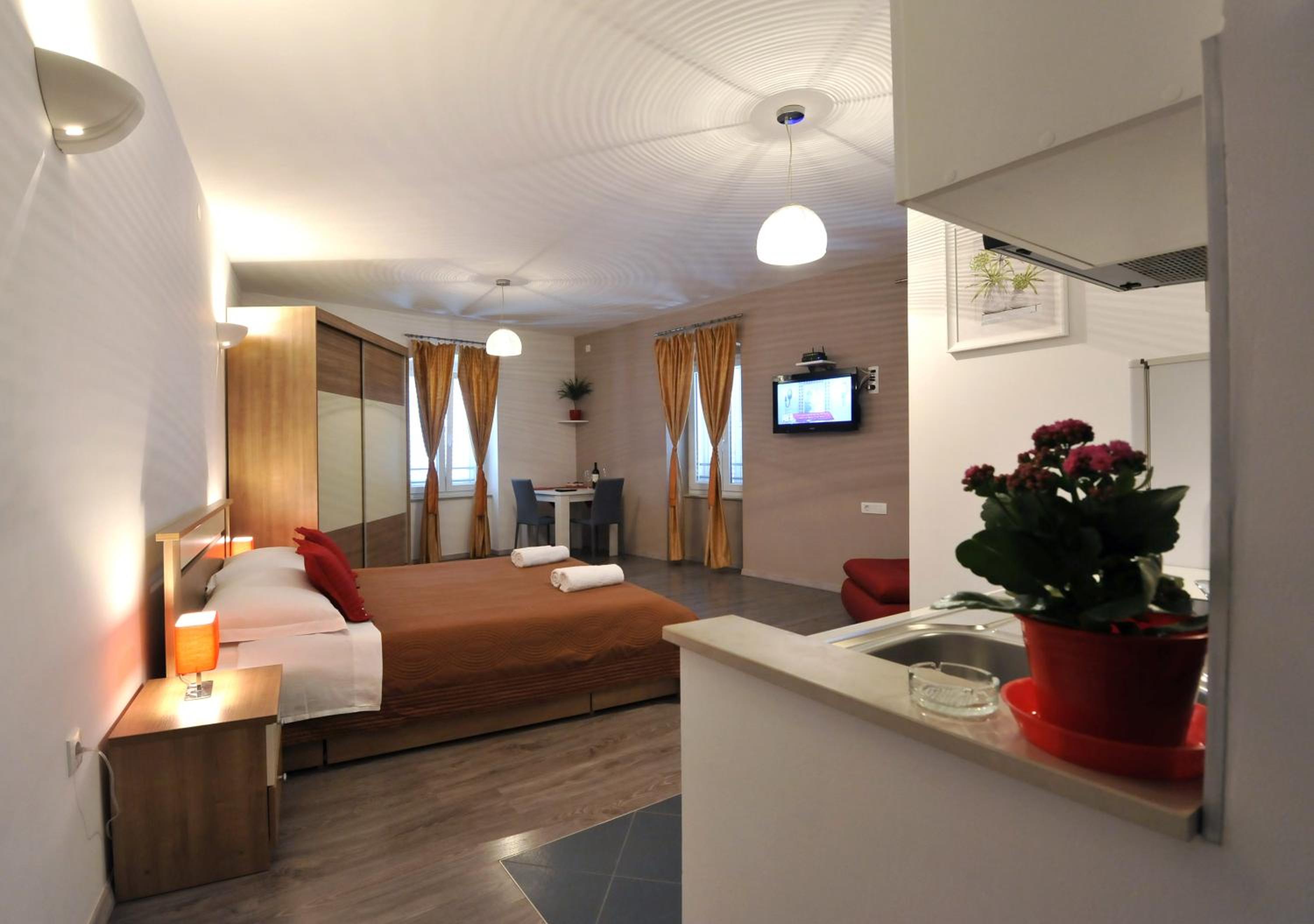 Studio Apartment photo 1