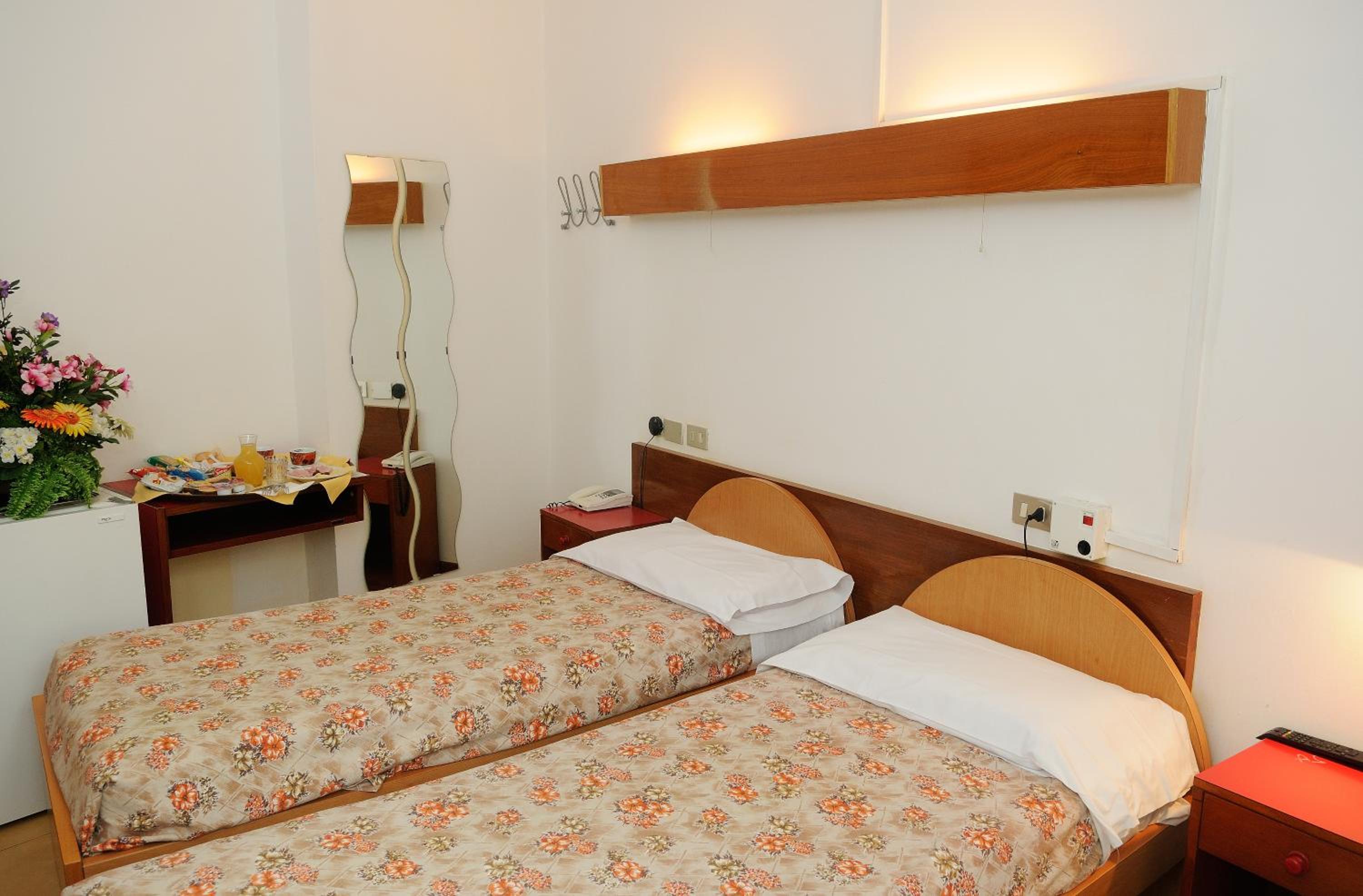 Double or Twin Room - Photo 7