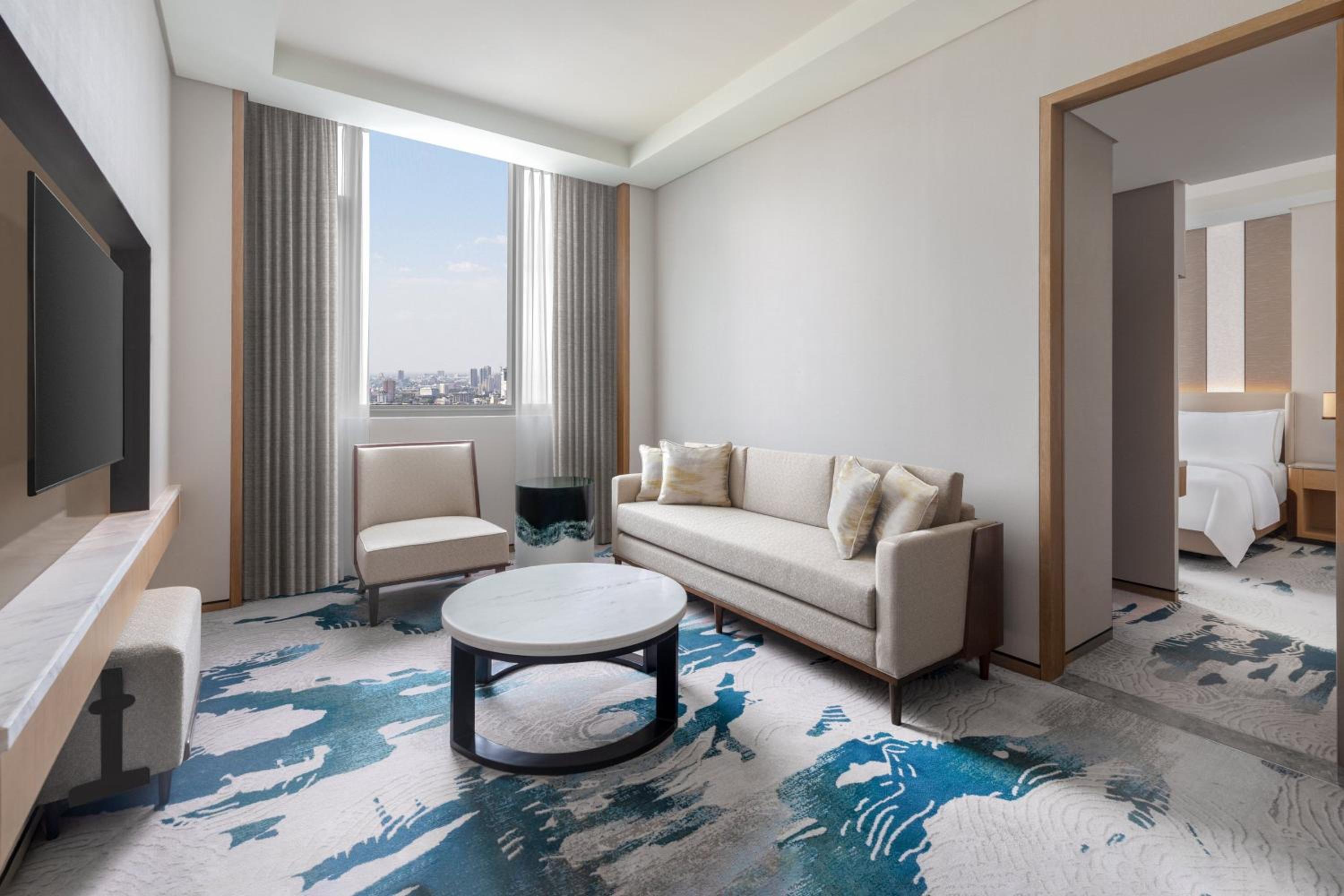 Westin Suite with City View - Club Lounge Access - Photo 8
