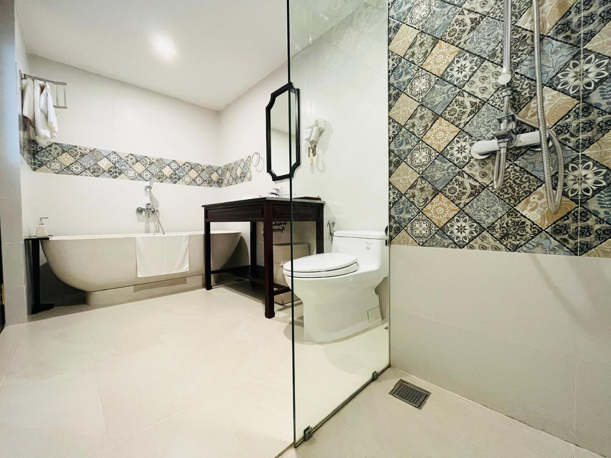 Junior Suite with Garden View - Photo 8