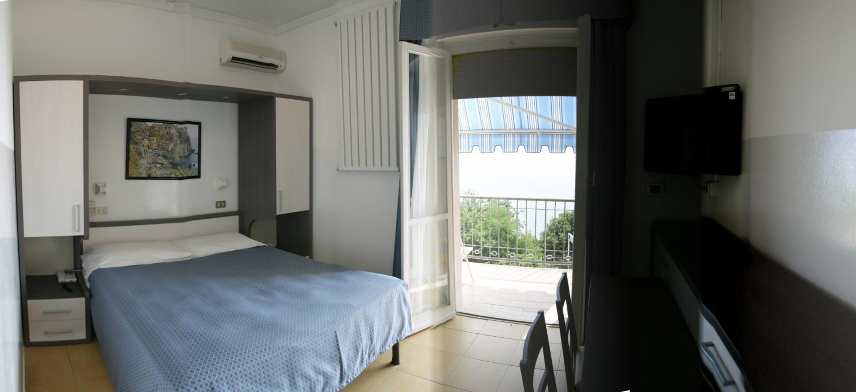 Double or Twin Room with Sea View - Photo 1
