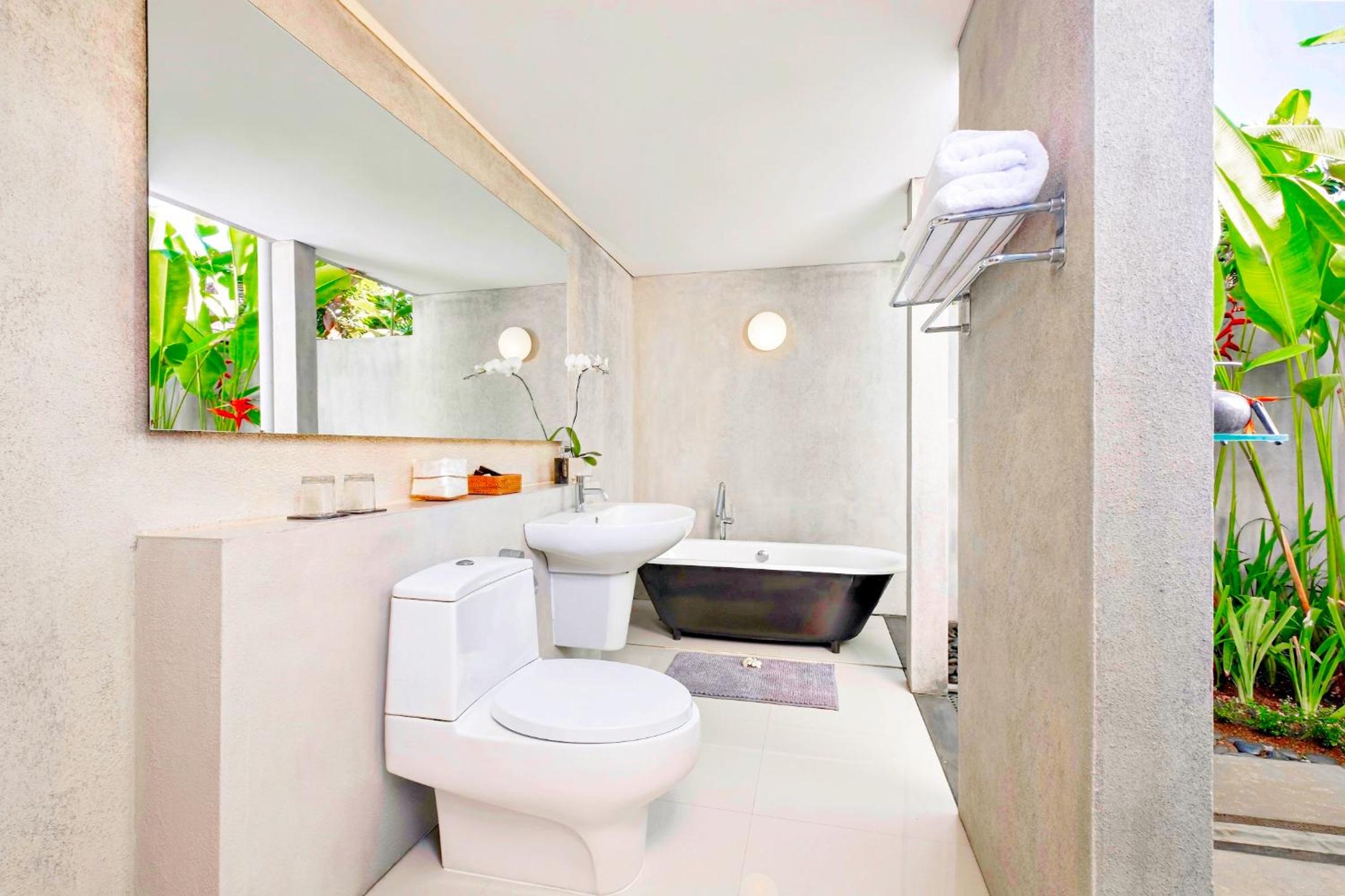Four-Bedroom Villa with Pool - Photo 18