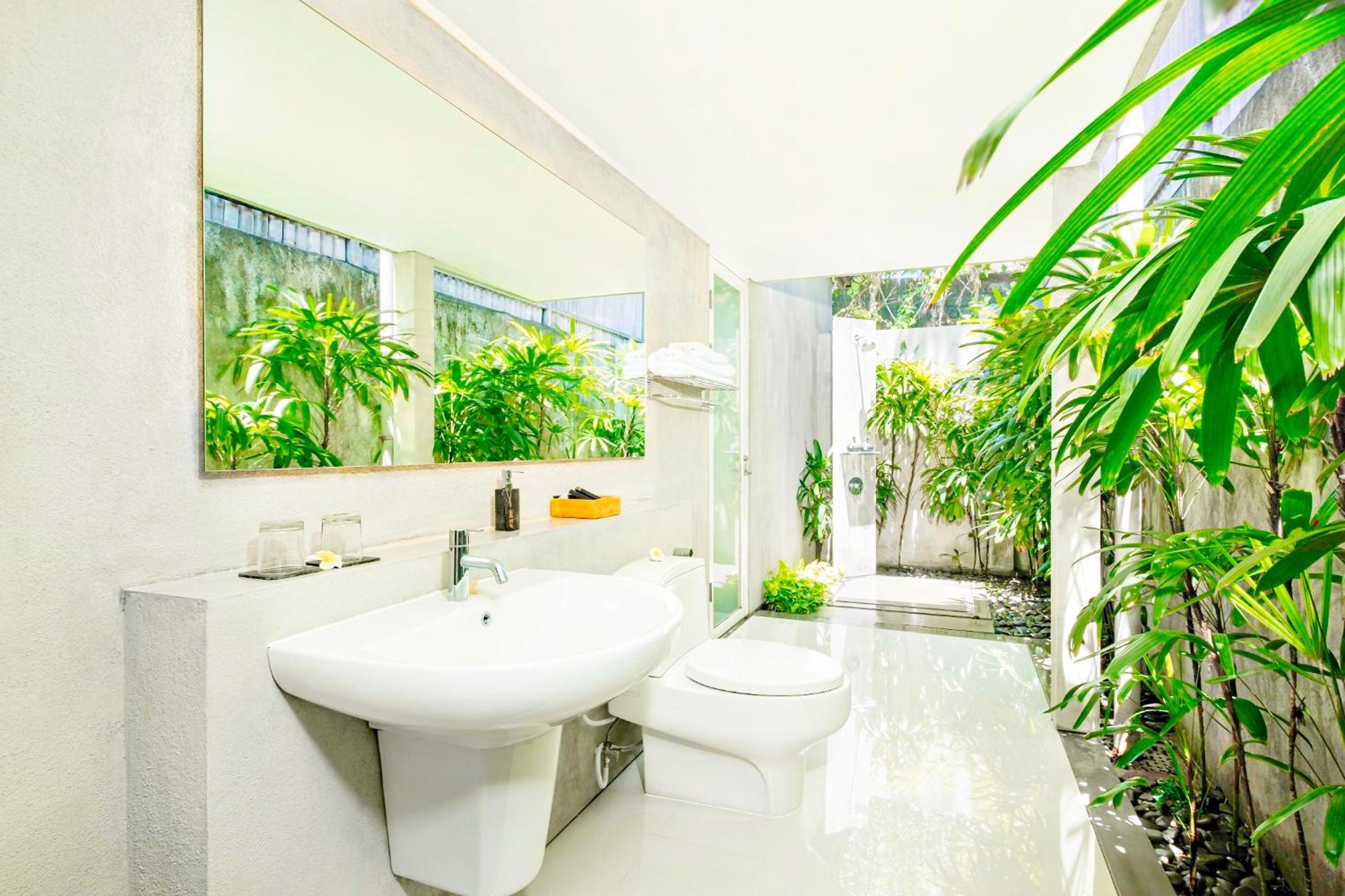 Four-Bedroom Villa with Pool - Photo 16