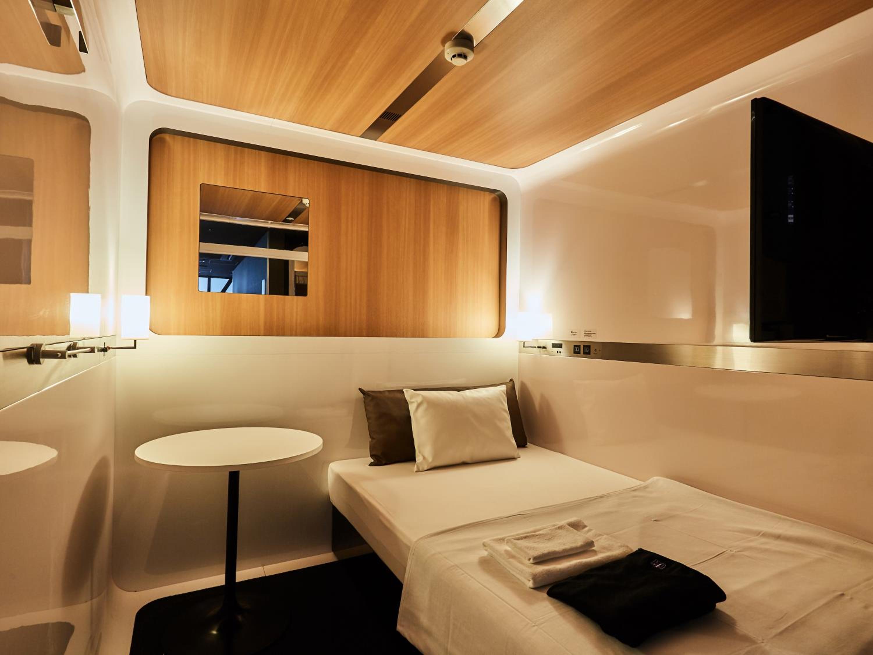 First Class Cabin - Male Only