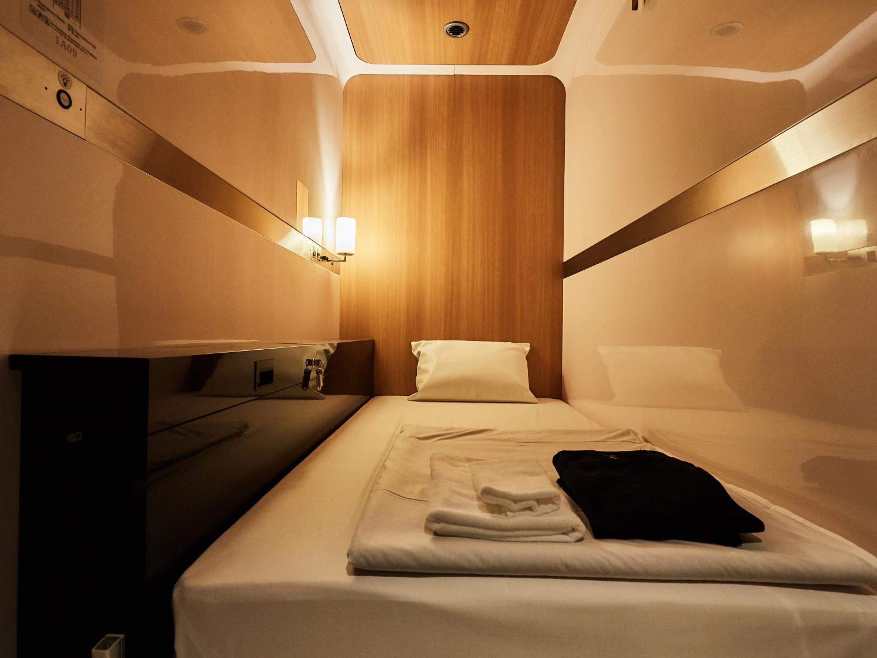 Business Class Cabin - Female Only