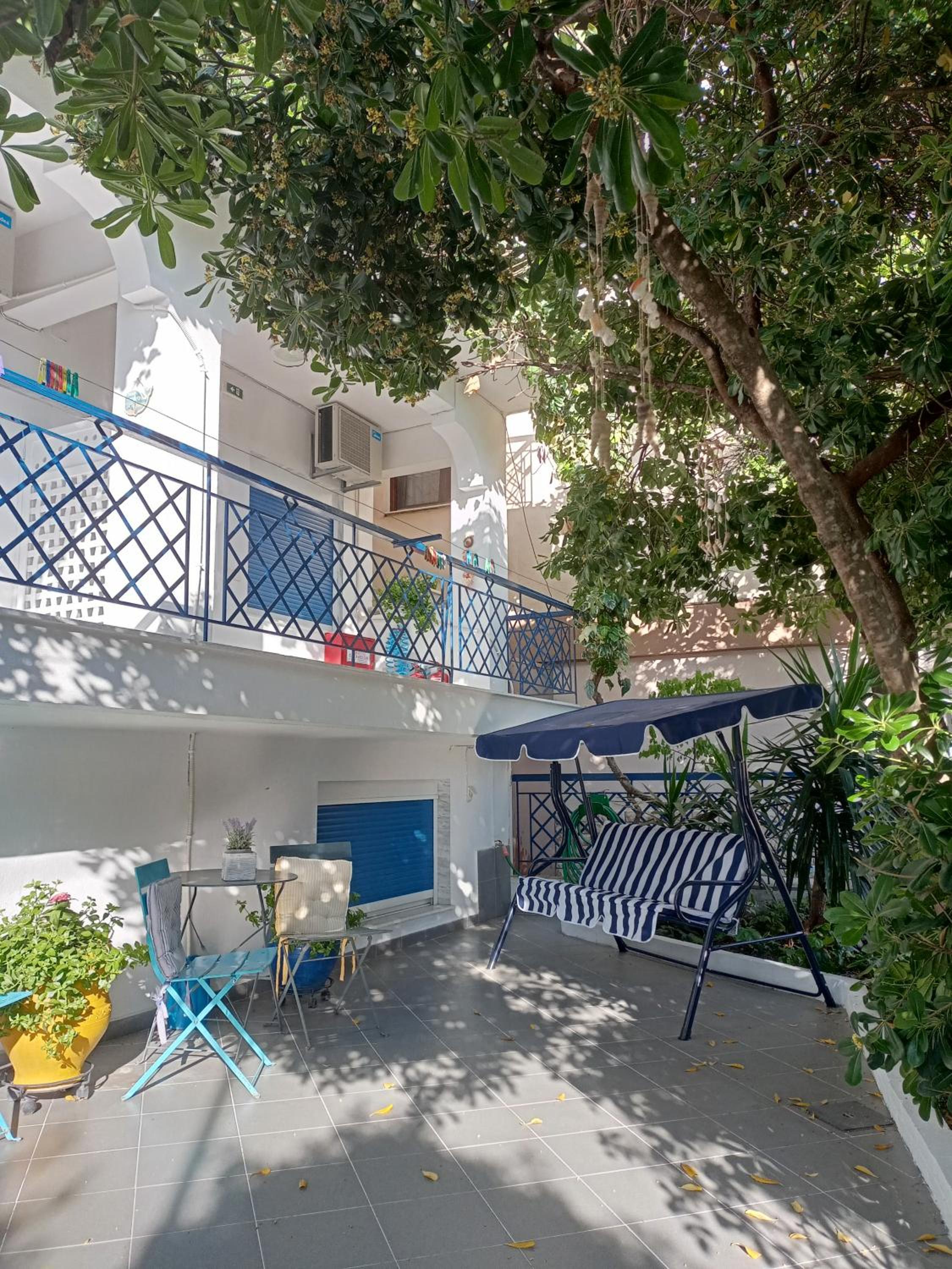 Apartment - Split Level (4 Adults) photo 2