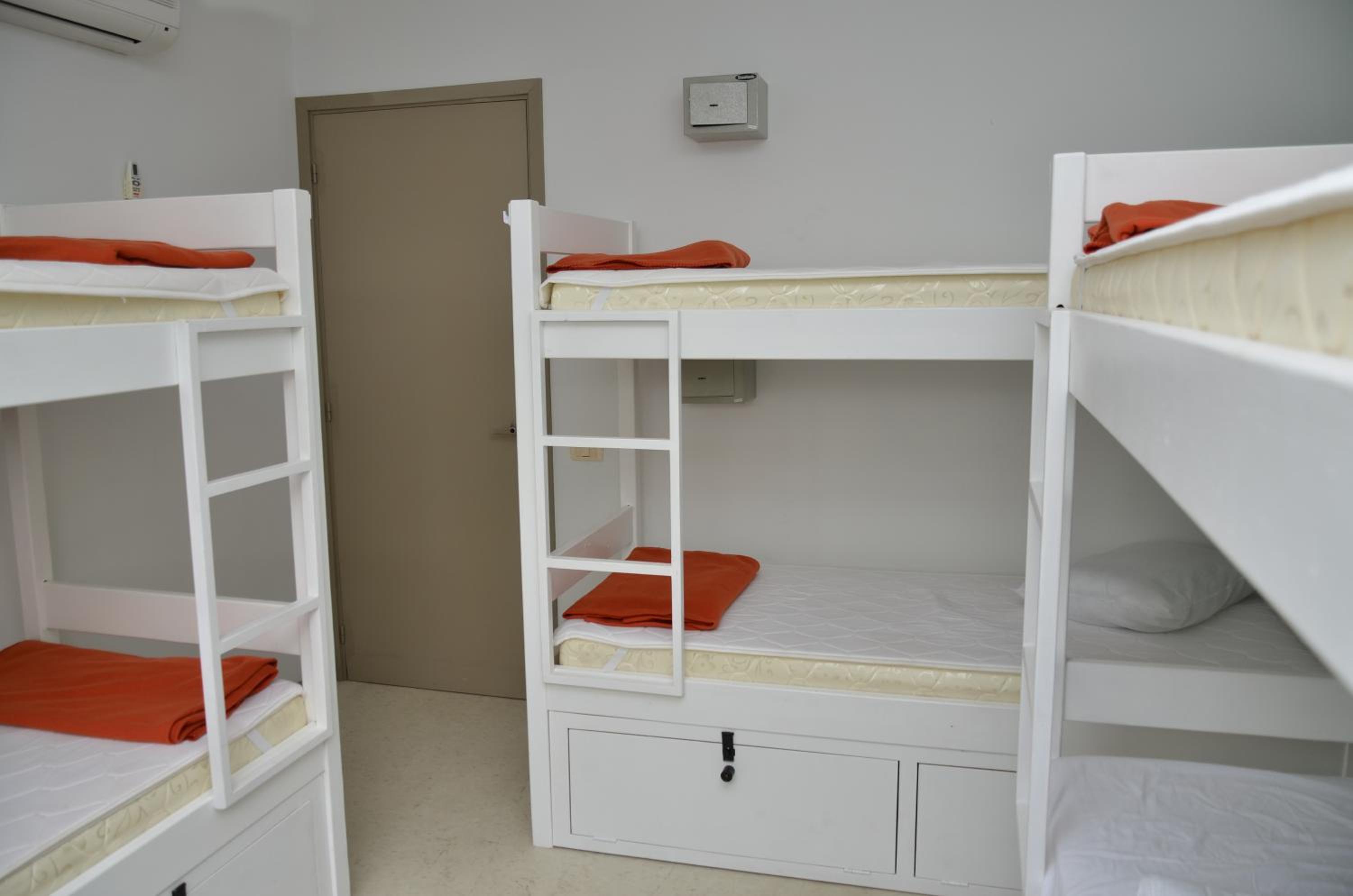 Bed in 6-Bed Mixed Dormitory Room photo 2