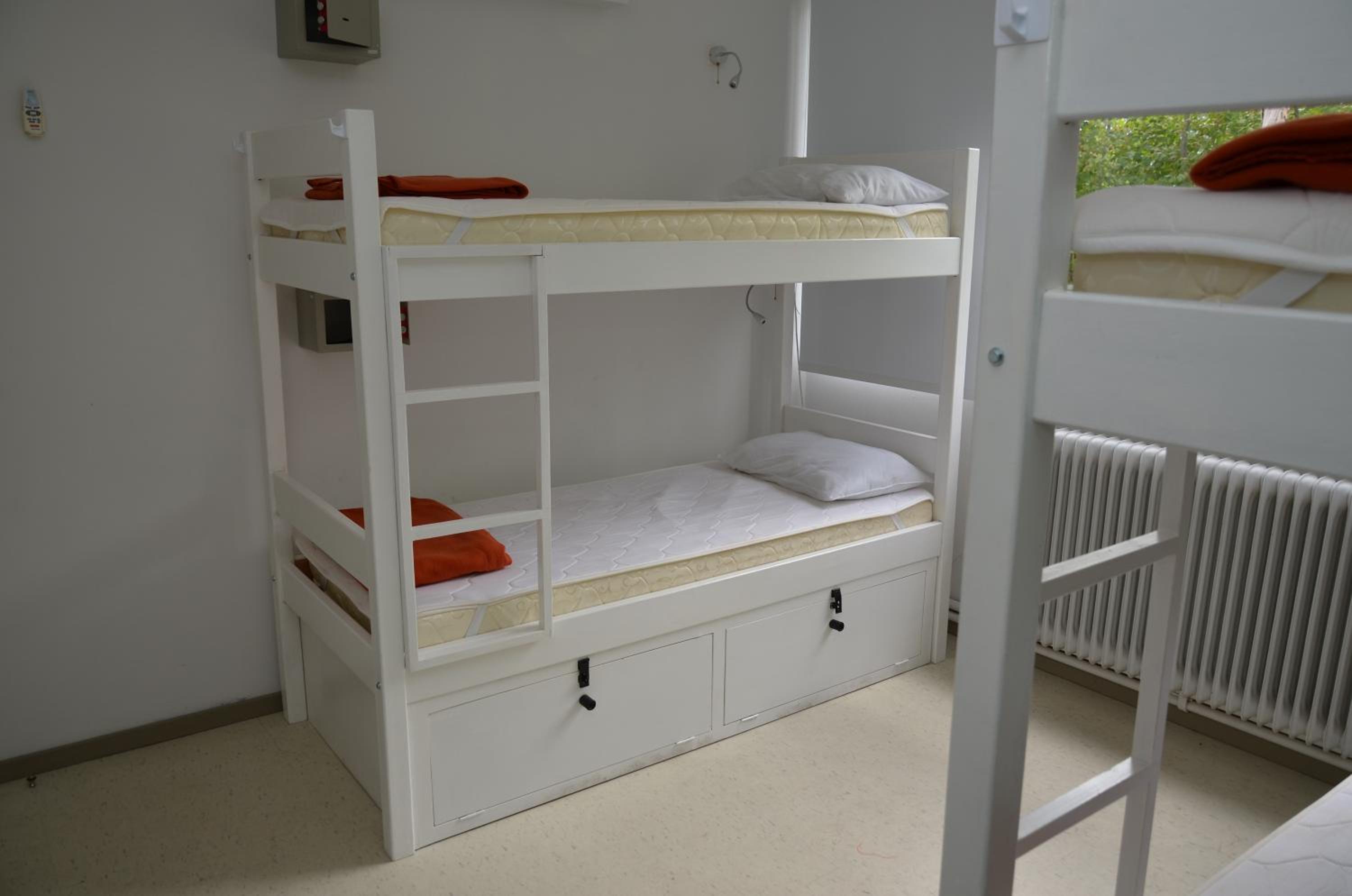 Bed in 4-Bed Dormitory Room photo 2