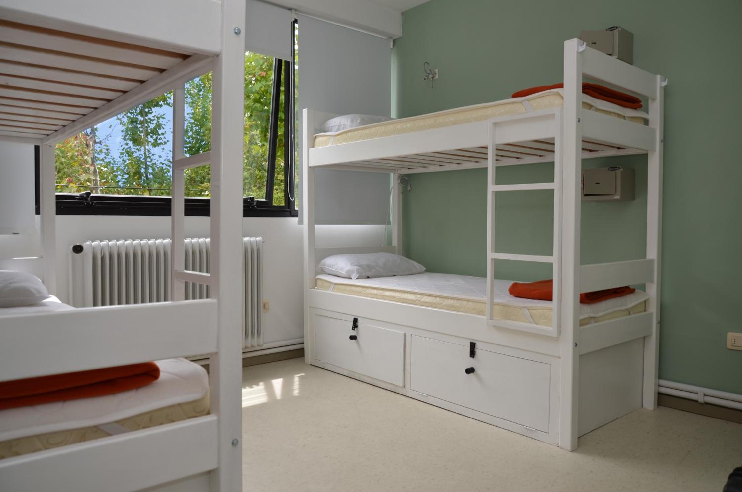 Bed in 4-Bed Dormitory Room photo 1