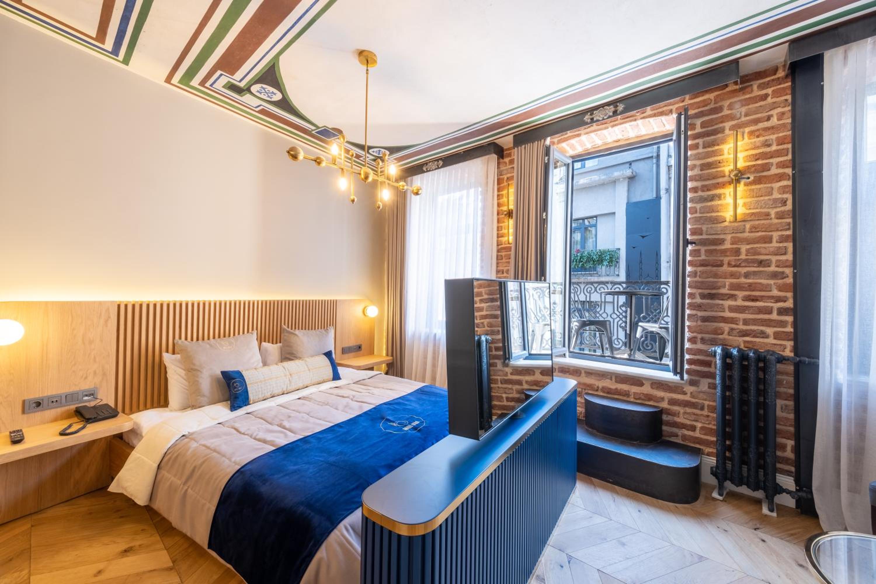 Suite with Balcony photo 2