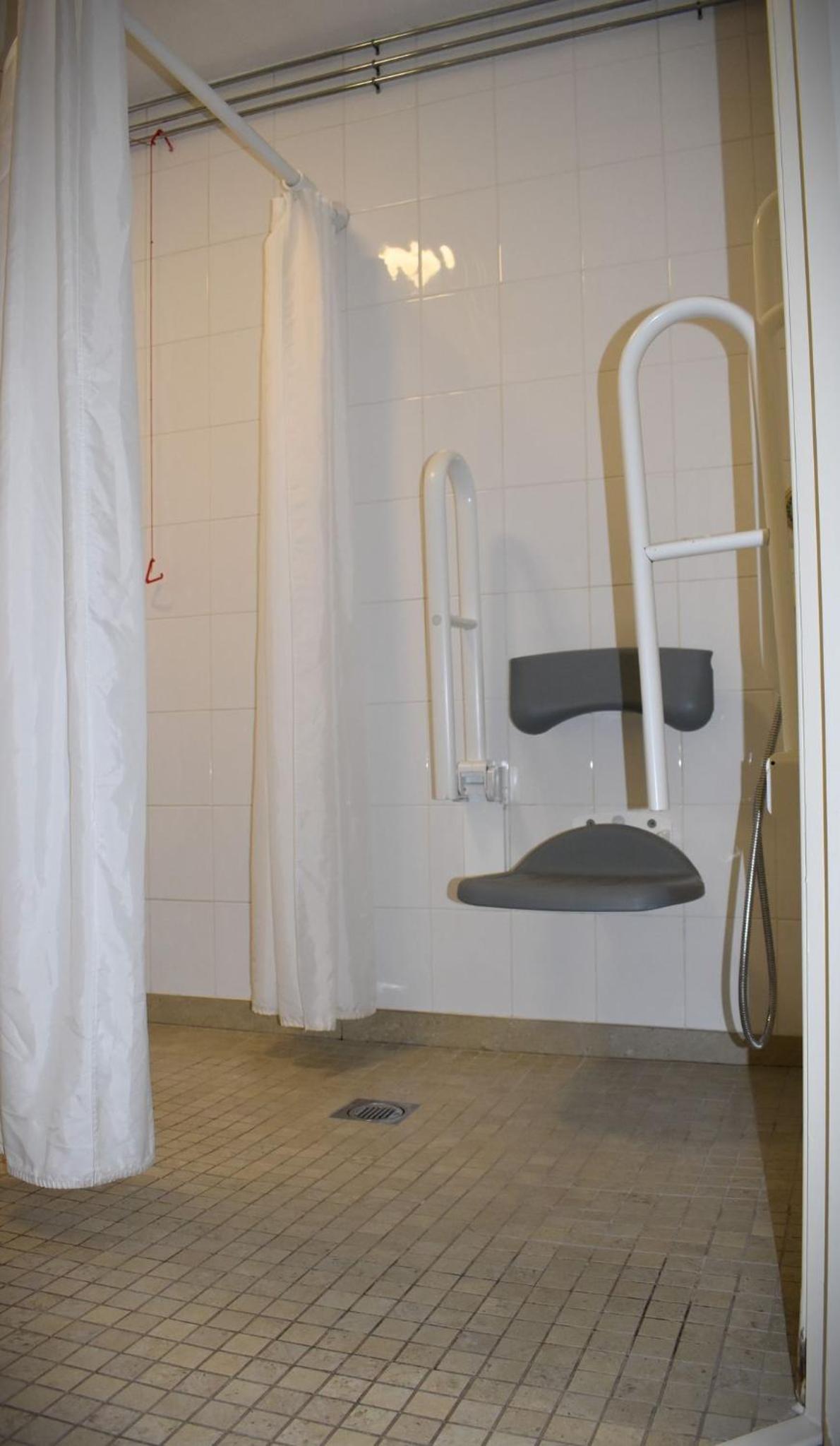 King Room with Roll-In Shower - Disability Access - Photo 2