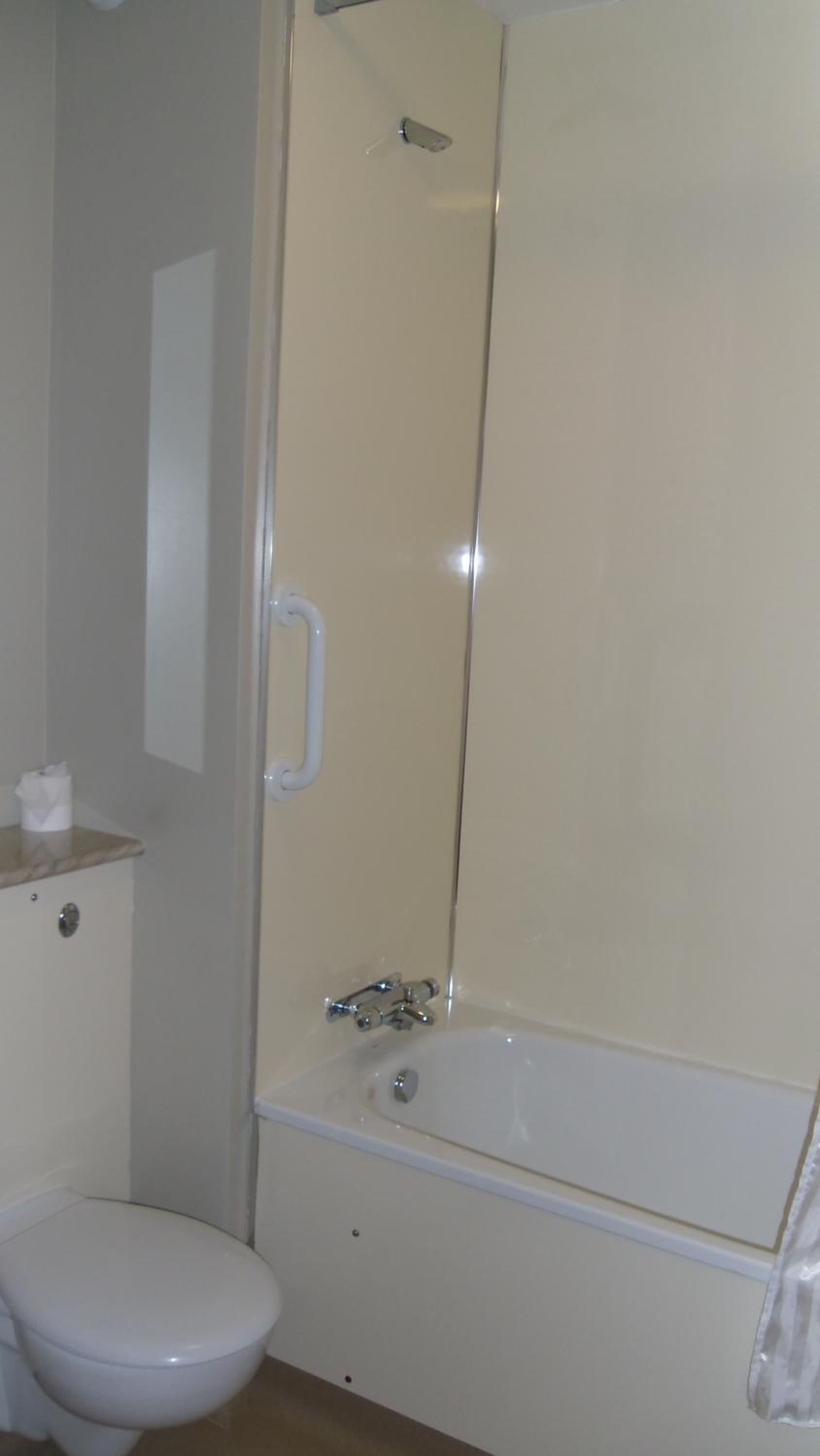 Double Room with Private Bathroom - Photo 12