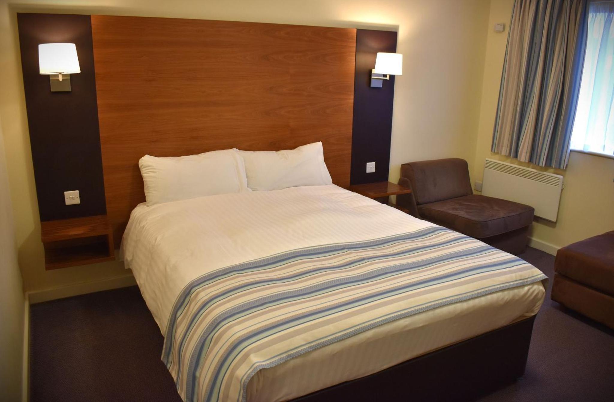 Double Room with Private Bathroom - Photo 7