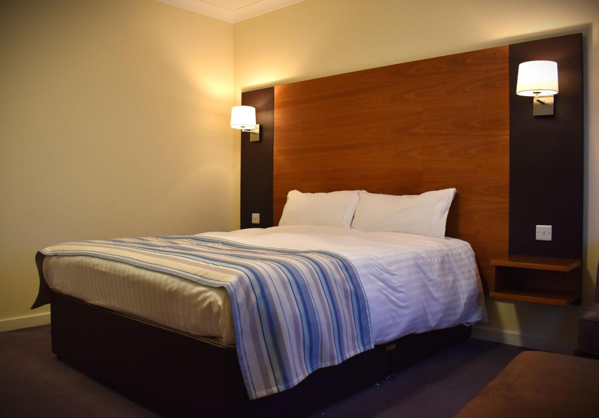 Double Room with Private Bathroom - Photo 9