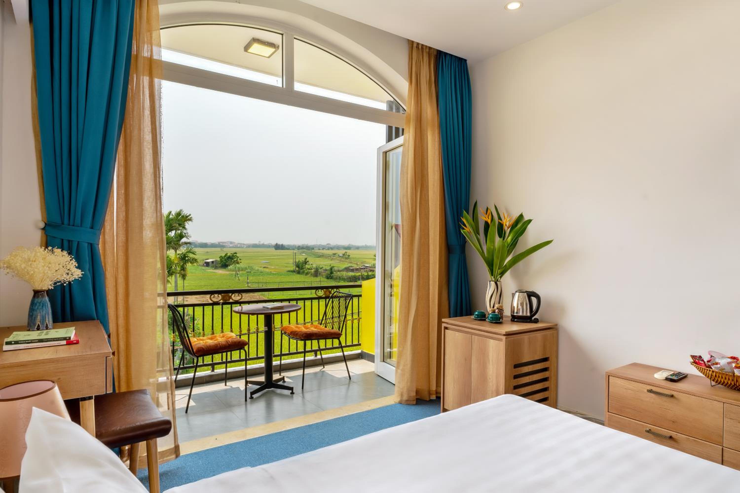 Deluxe Double Room with Balcony - Photo 2