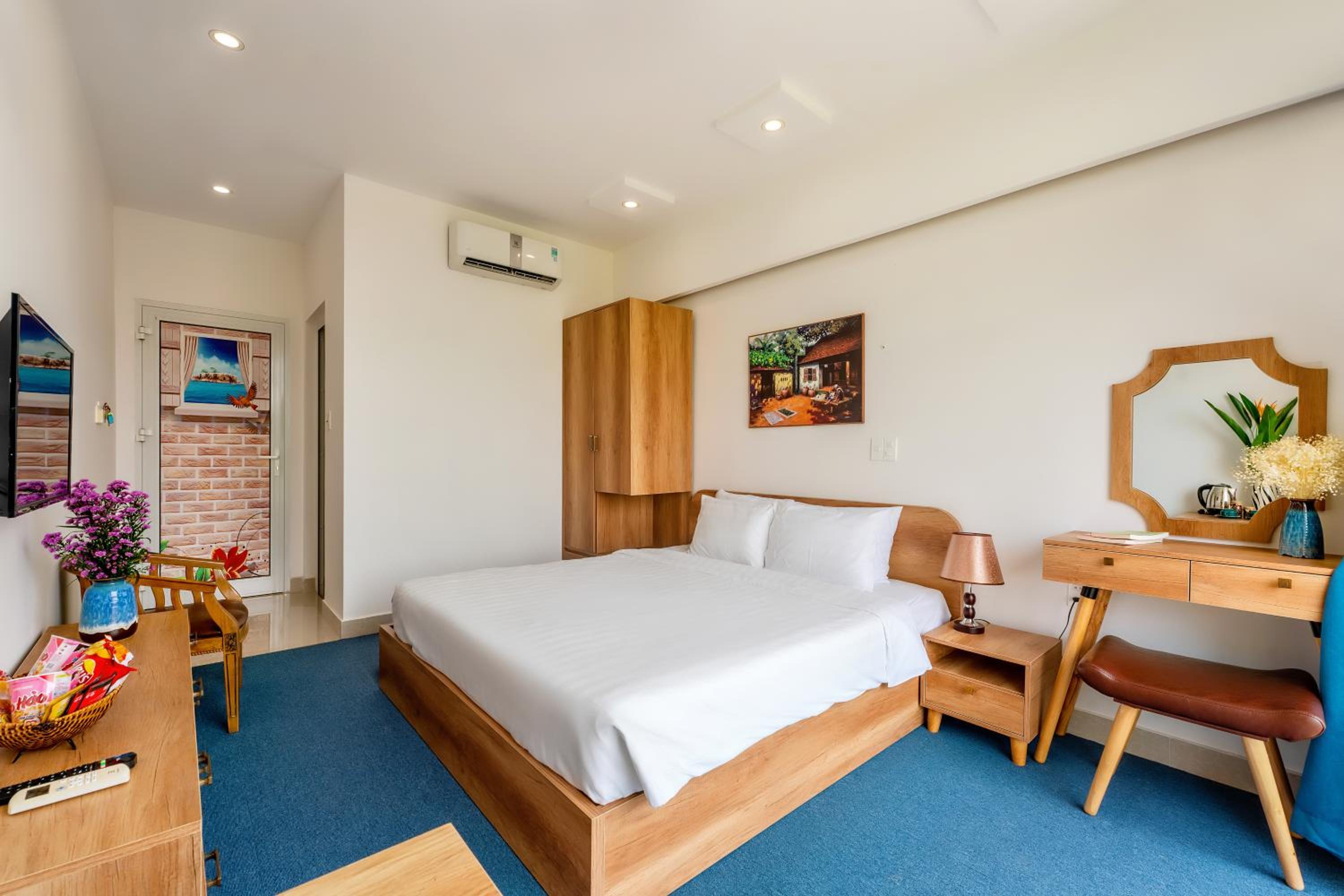 Deluxe Double Room with Balcony - Photo 3