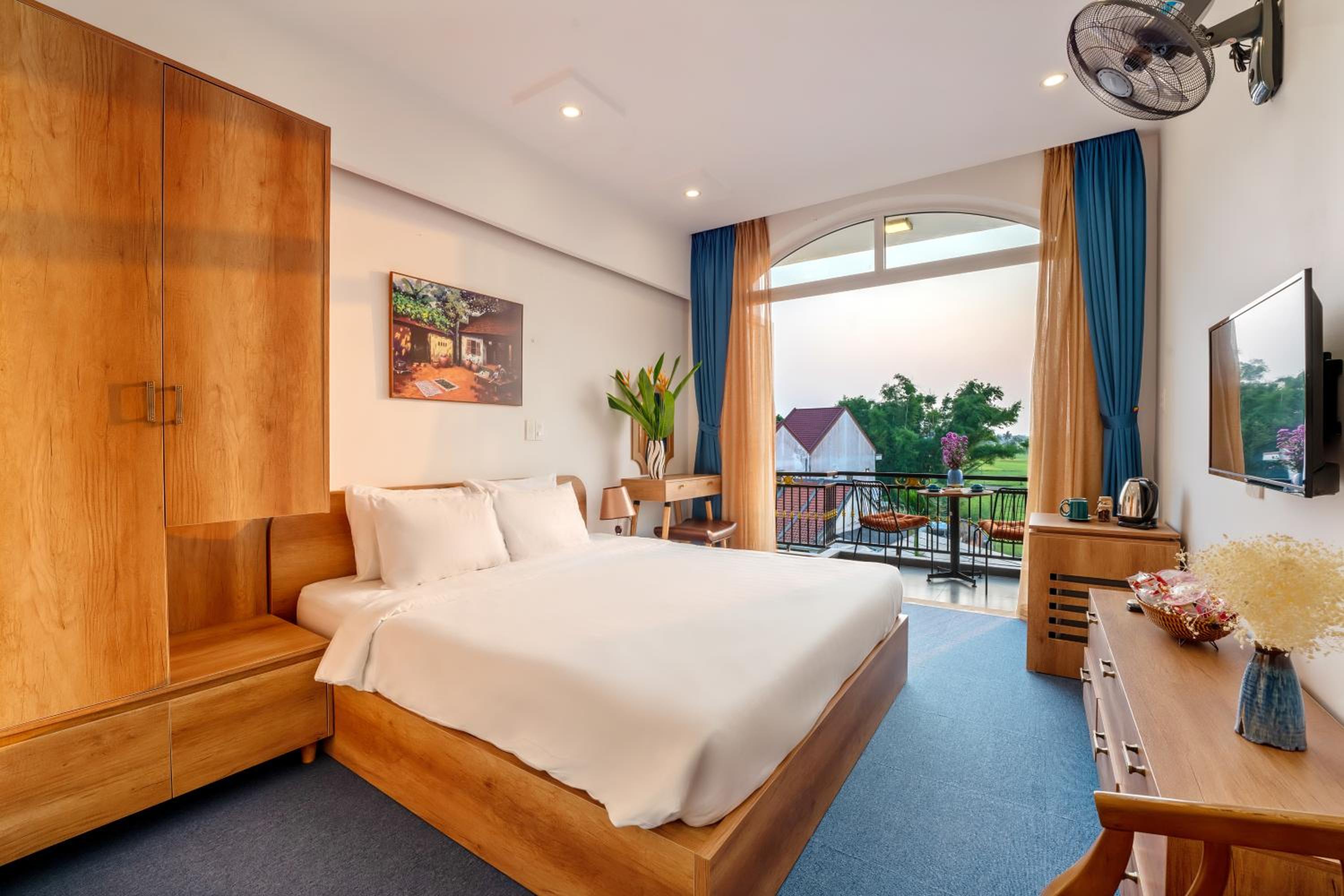 Deluxe Double Room with Balcony - Photo 1
