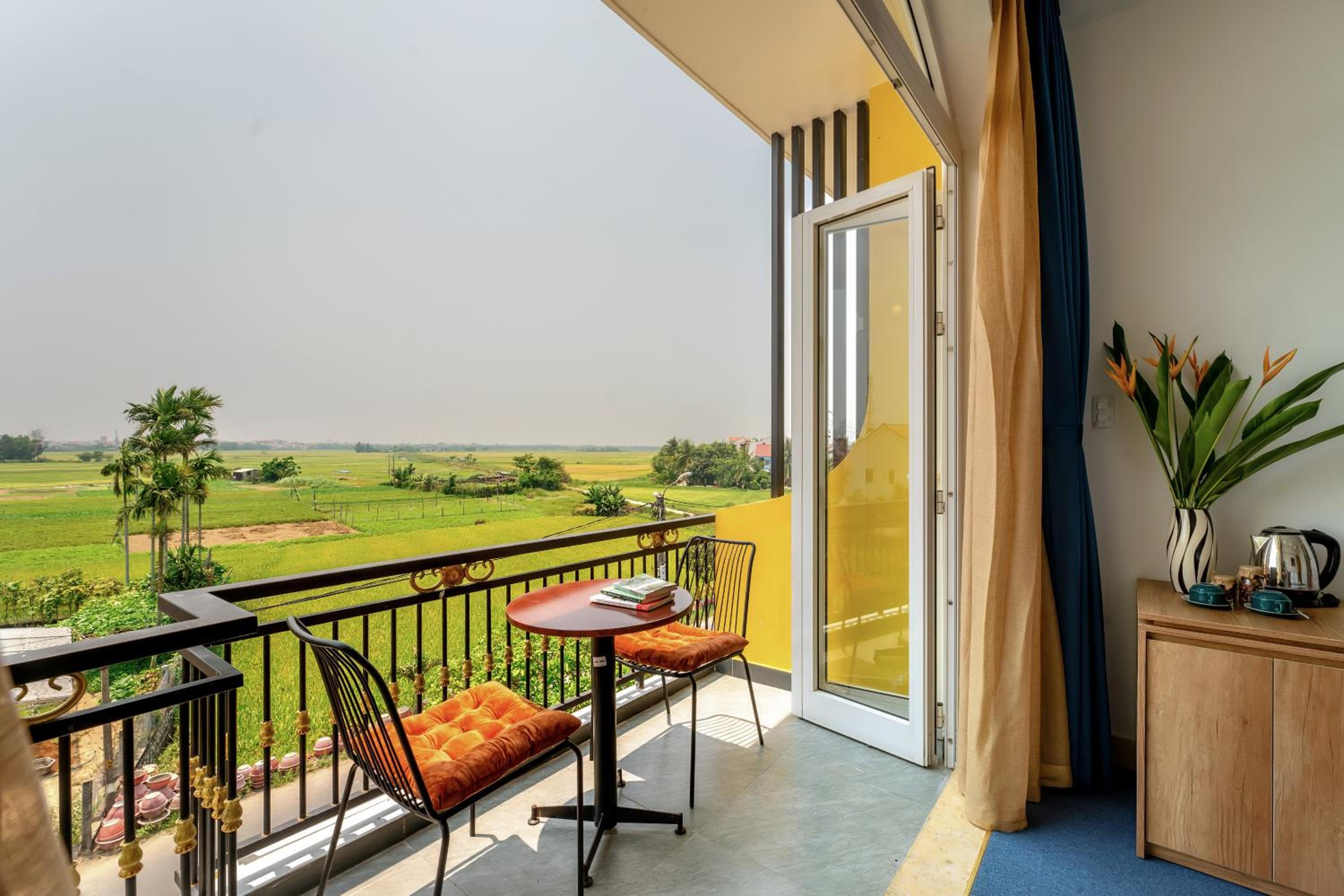 Deluxe Double Room with Balcony - Photo 6