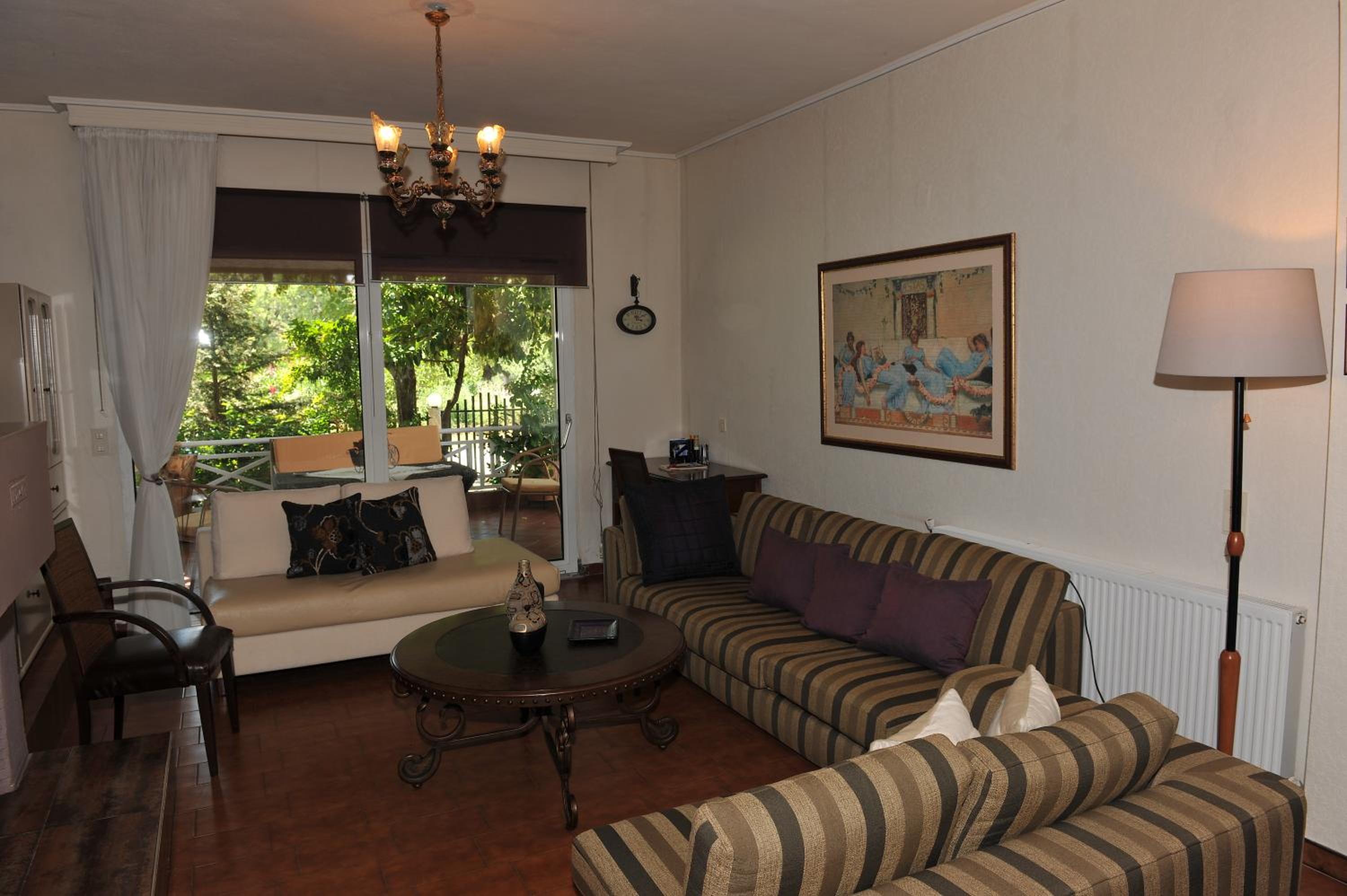 Villa - Photo 1