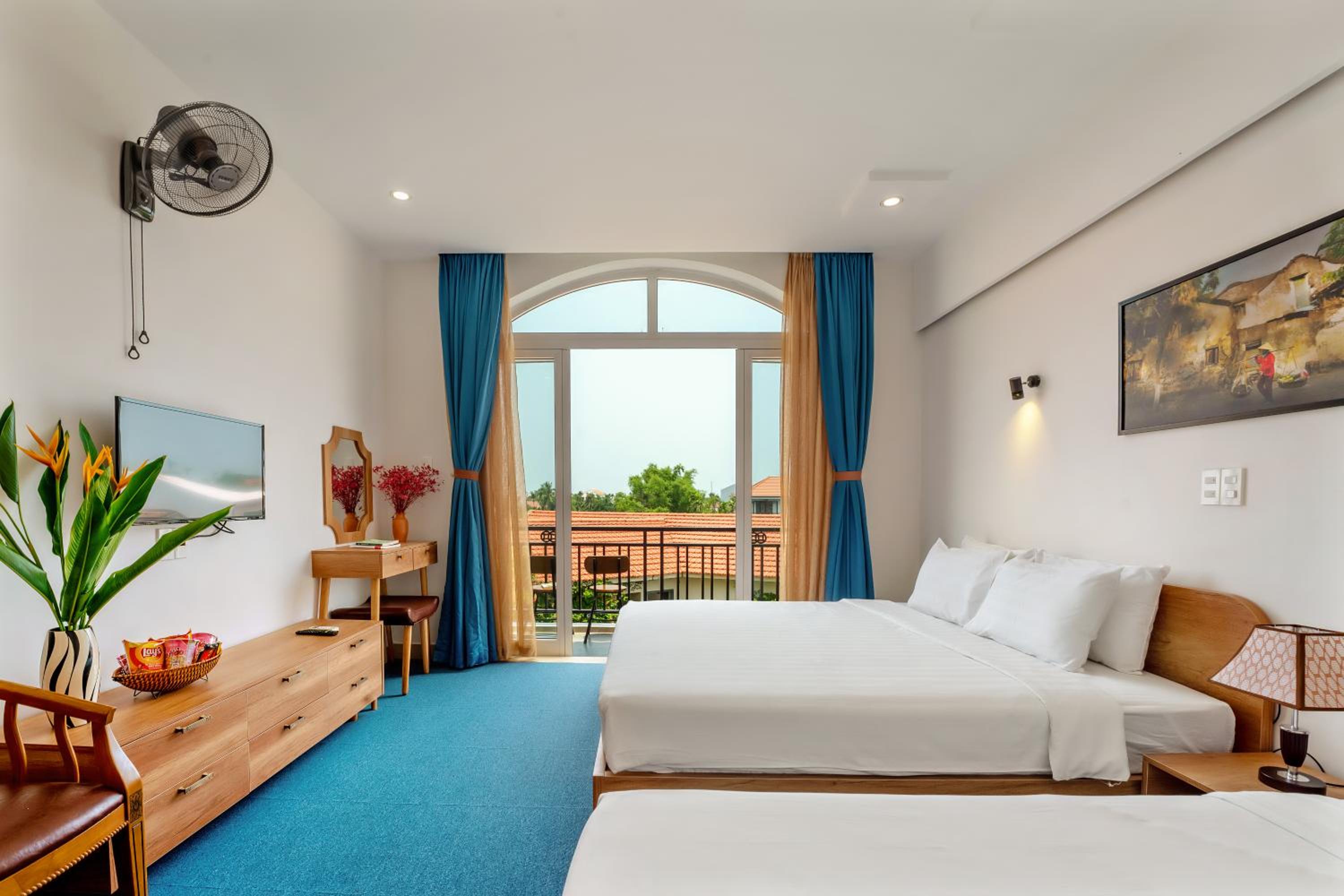 Family Suite with Balcony - Photo 1