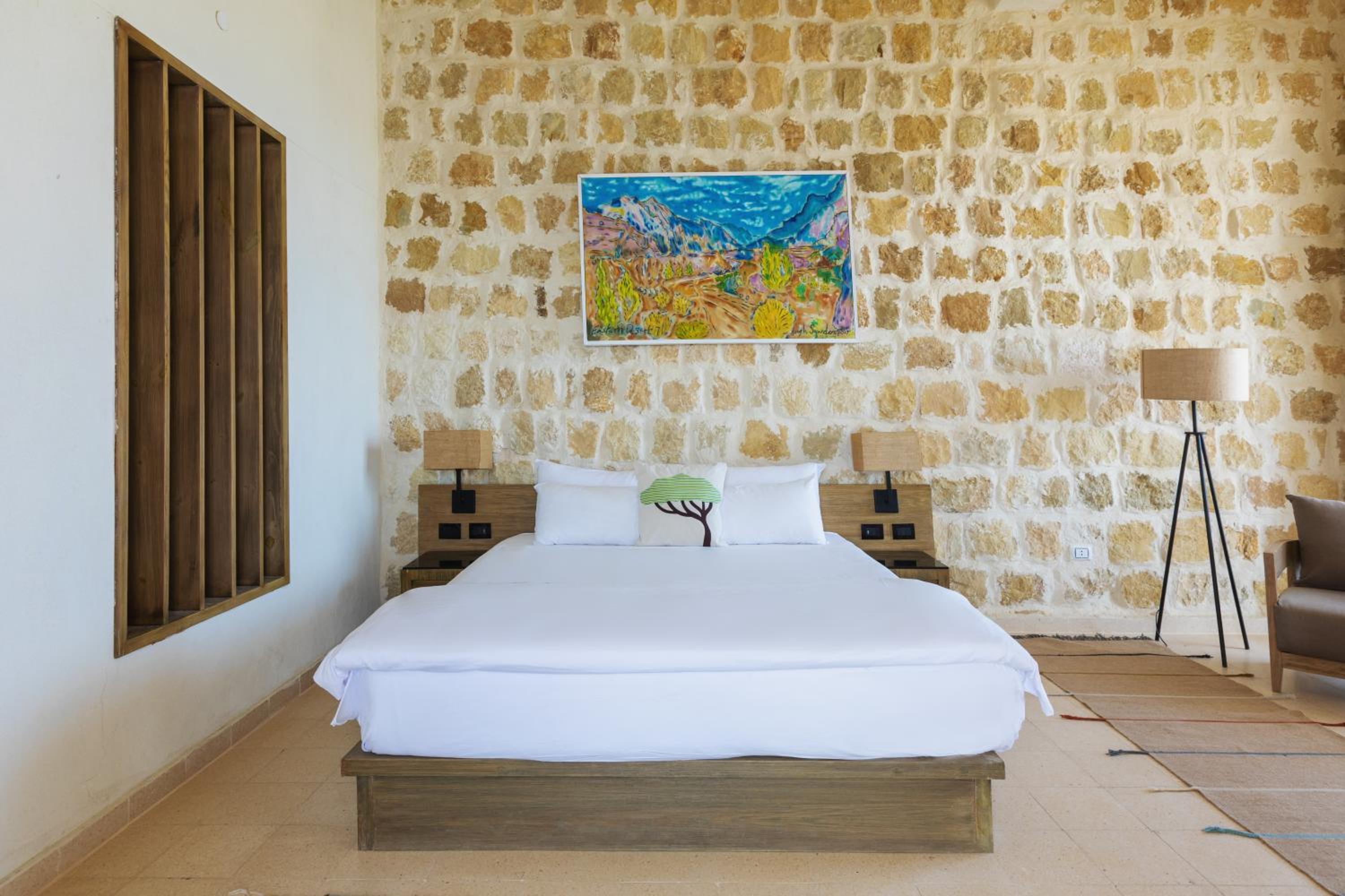 Deluxe King Room - Photo 8