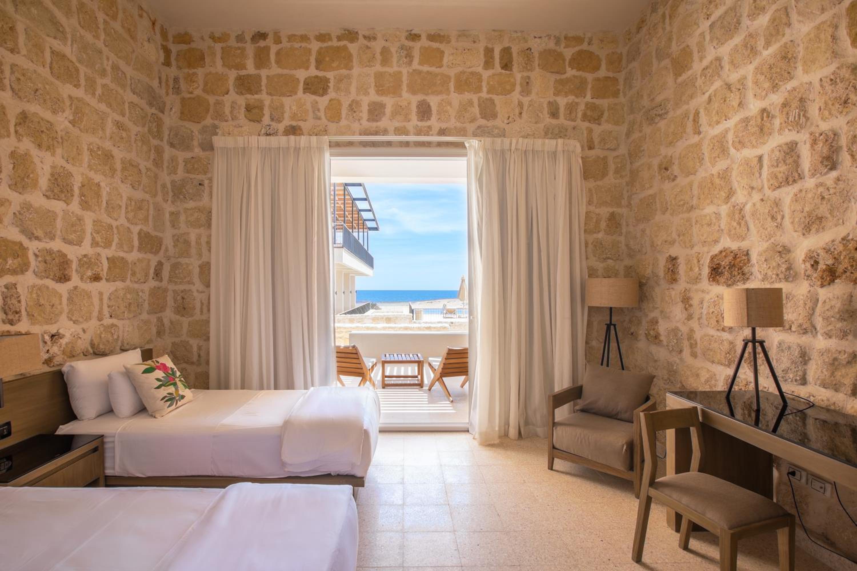 Deluxe Twin Room with Sea View - Photo 4