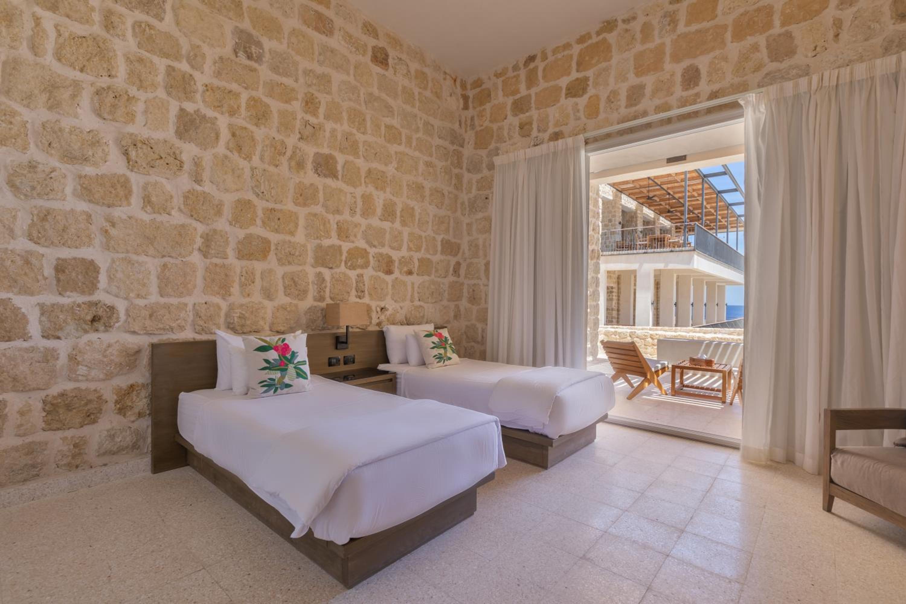 Deluxe Twin Room with Sea View - Photo 5