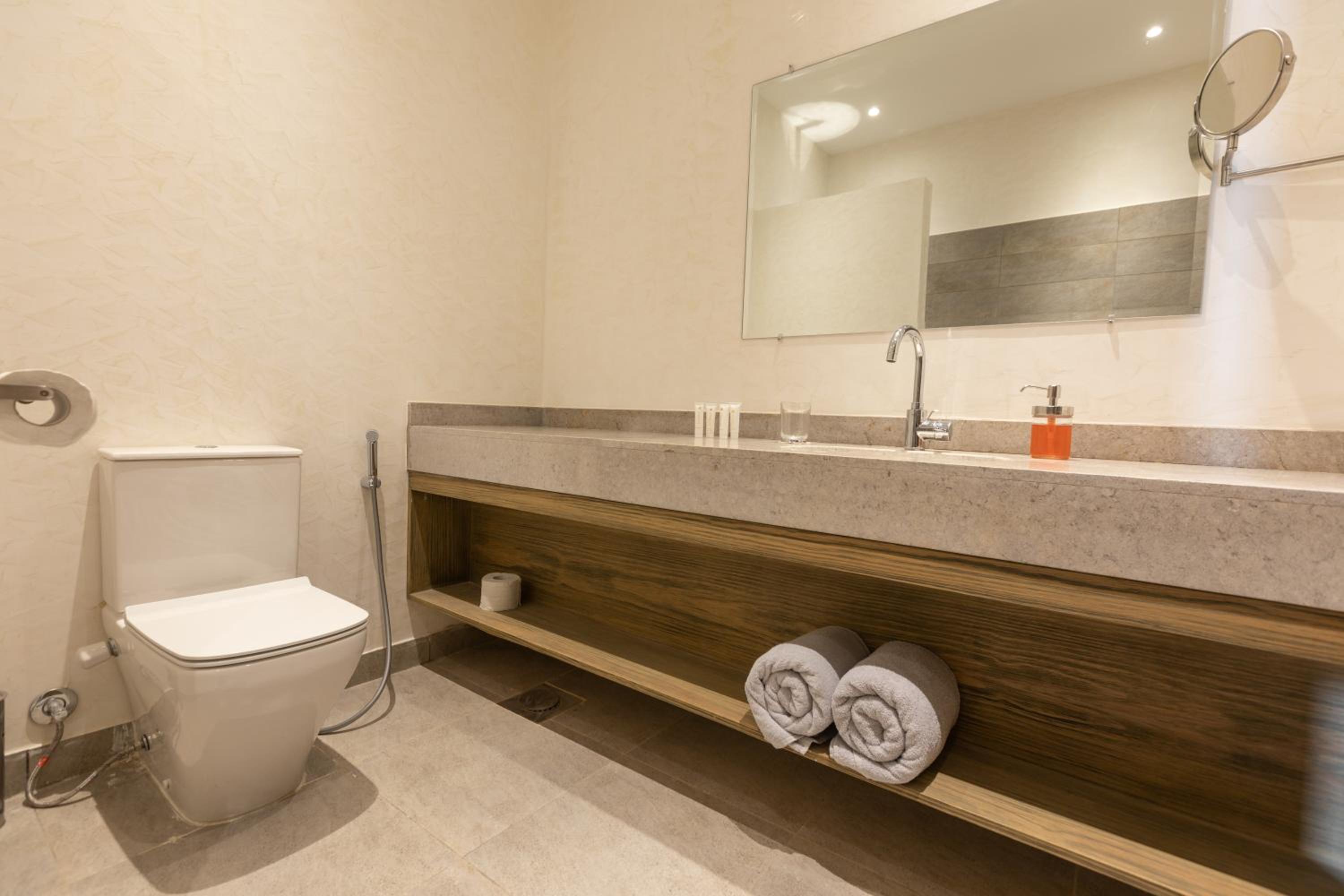 Deluxe Twin Room with Sea View - Photo 7
