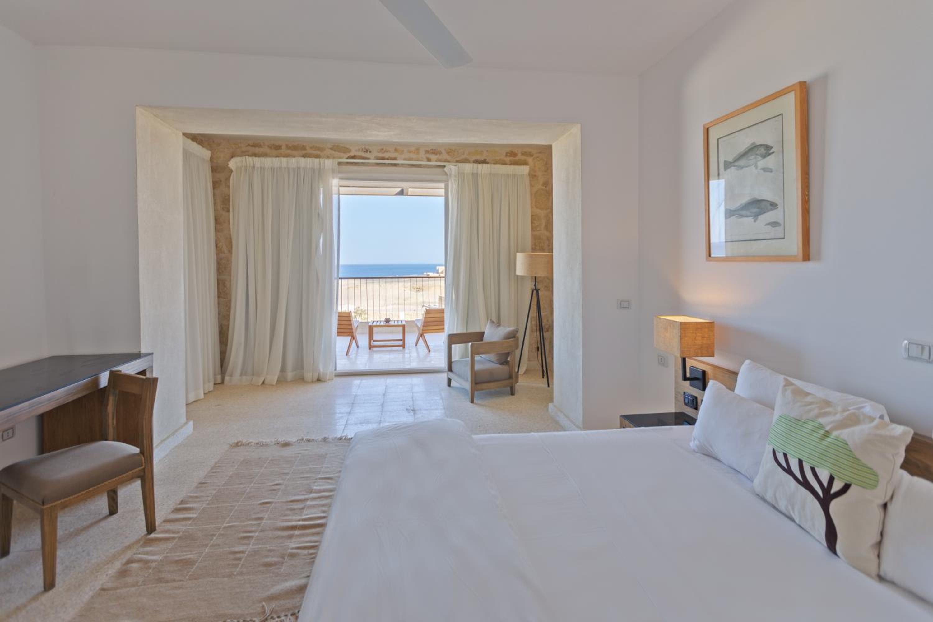 Superior King Room - Photo 2