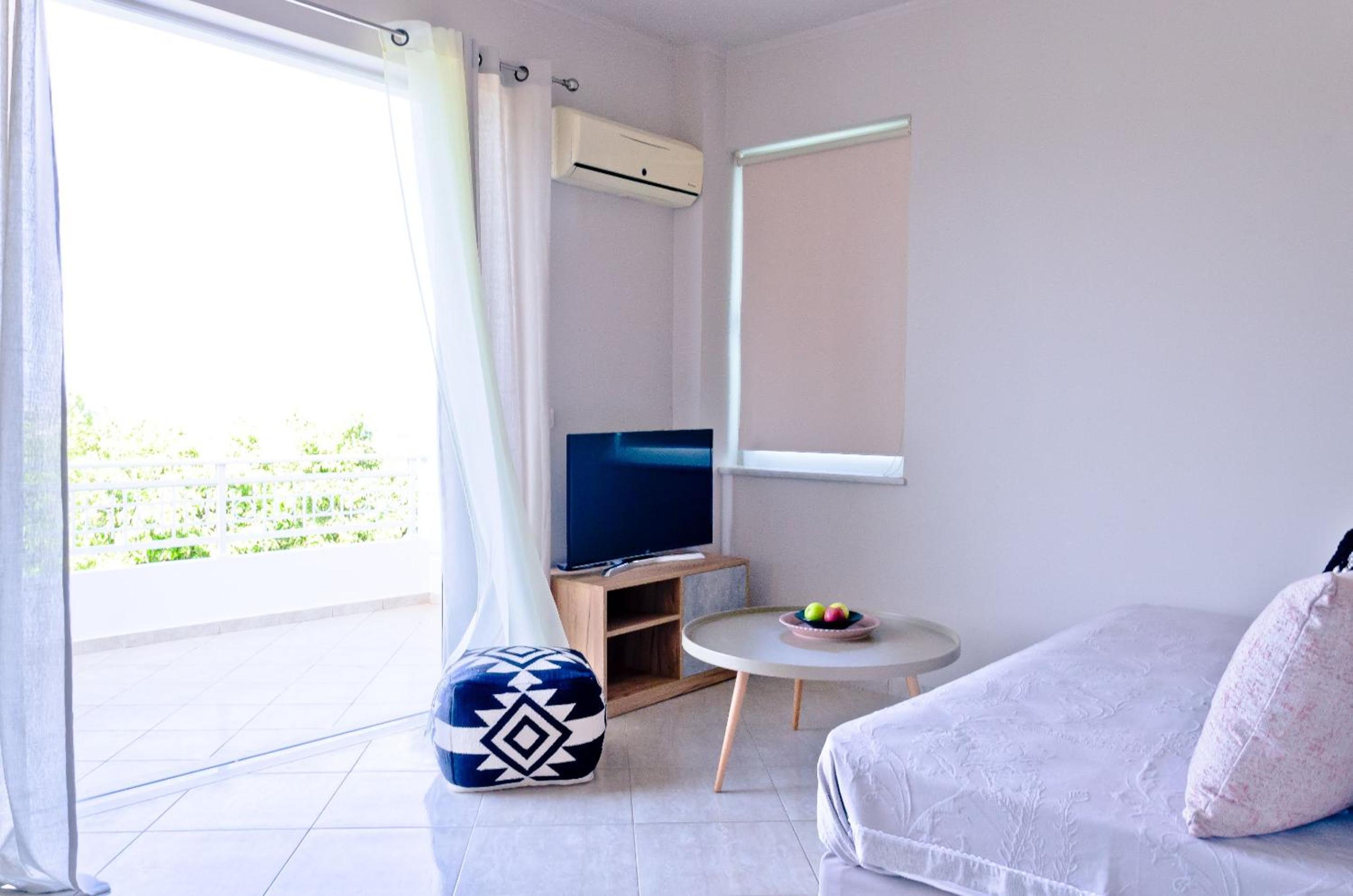 Apartment with Mountain View