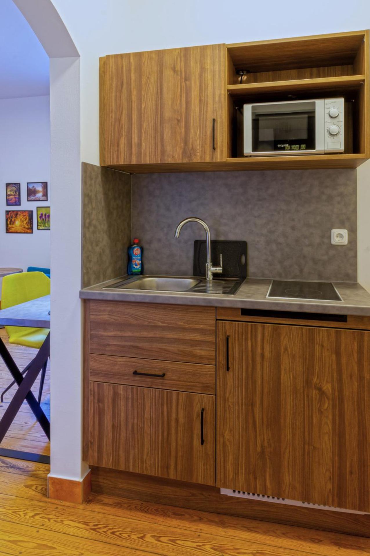 One-Bedroom Apartment with Kitchen - Photo 6
