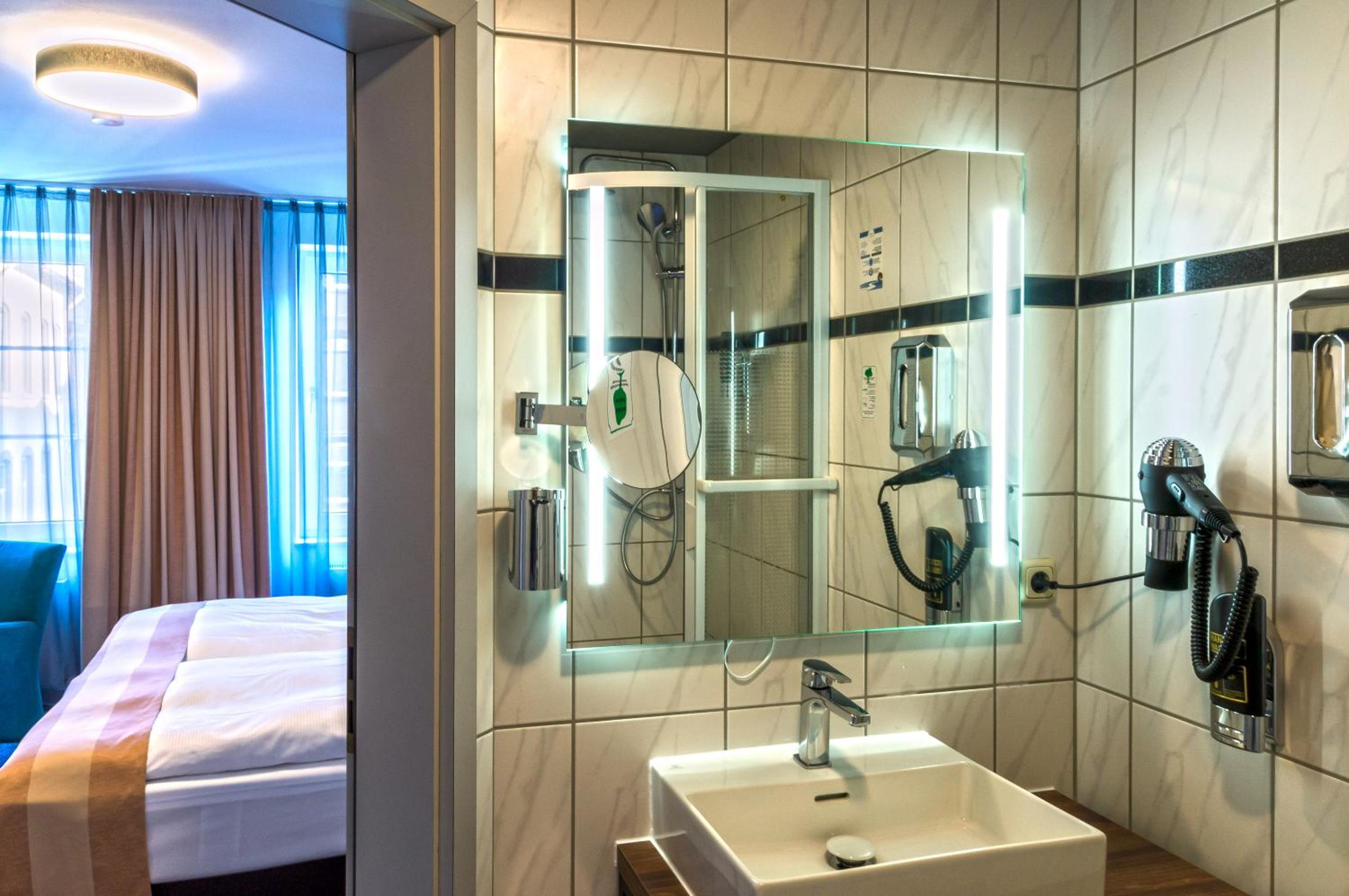 Double Room - Photo 13