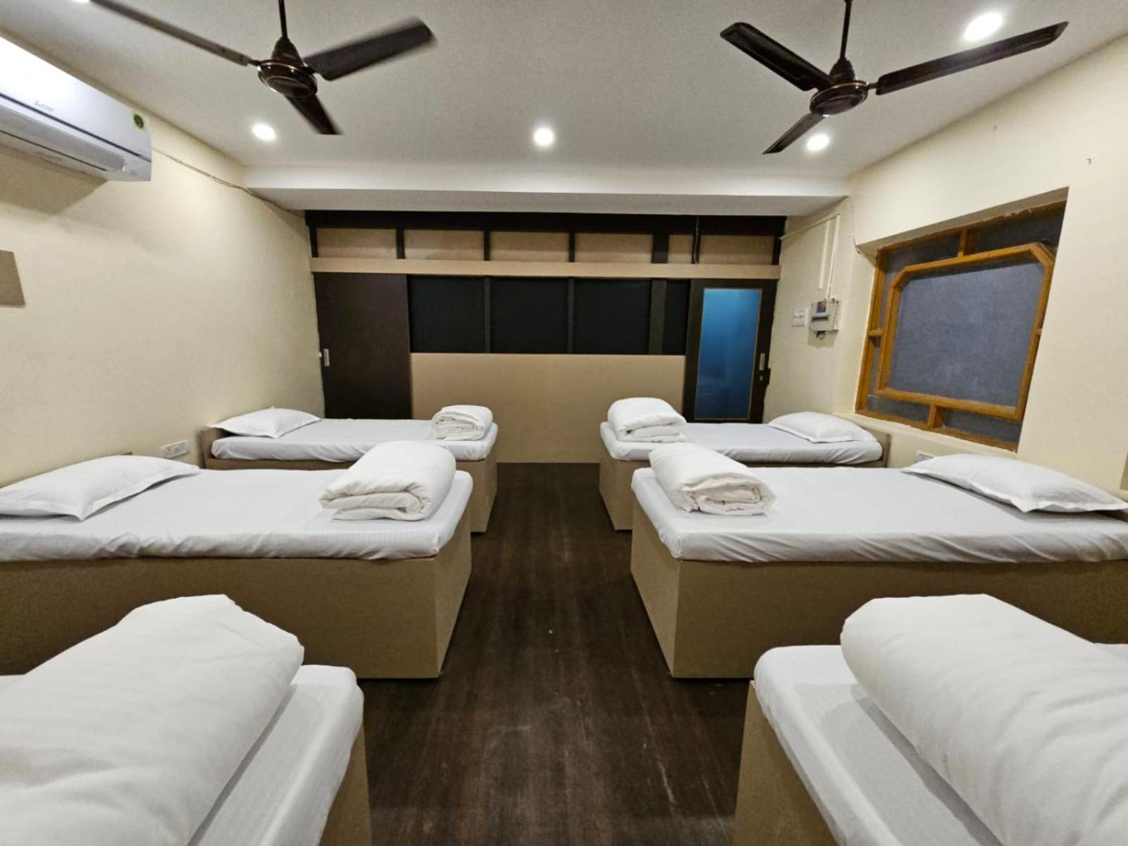 Bed in 6-Bed Mixed Dormitory Room photo 1