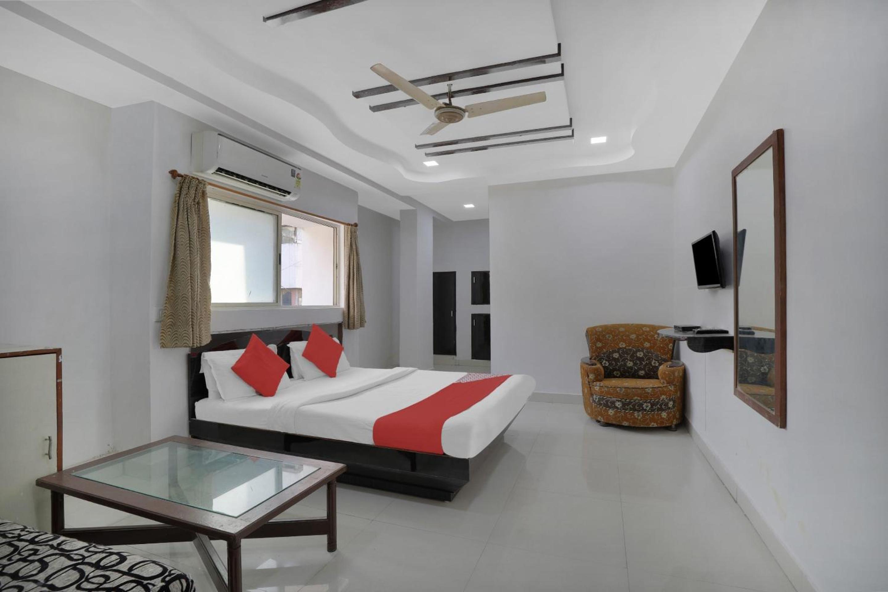 Standard Double Room - Photo 11