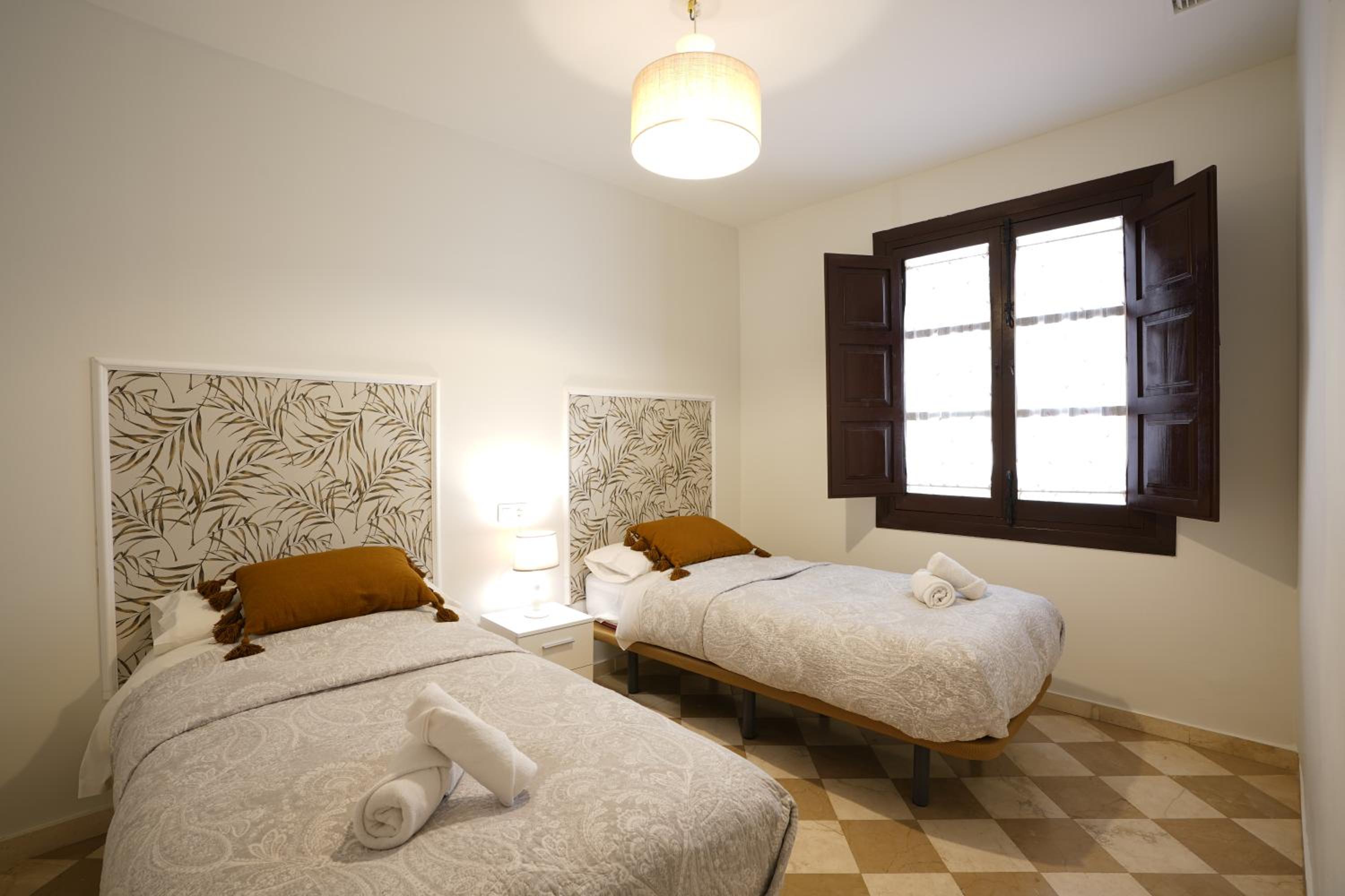 Apartment - Ground Floor - Photo 2