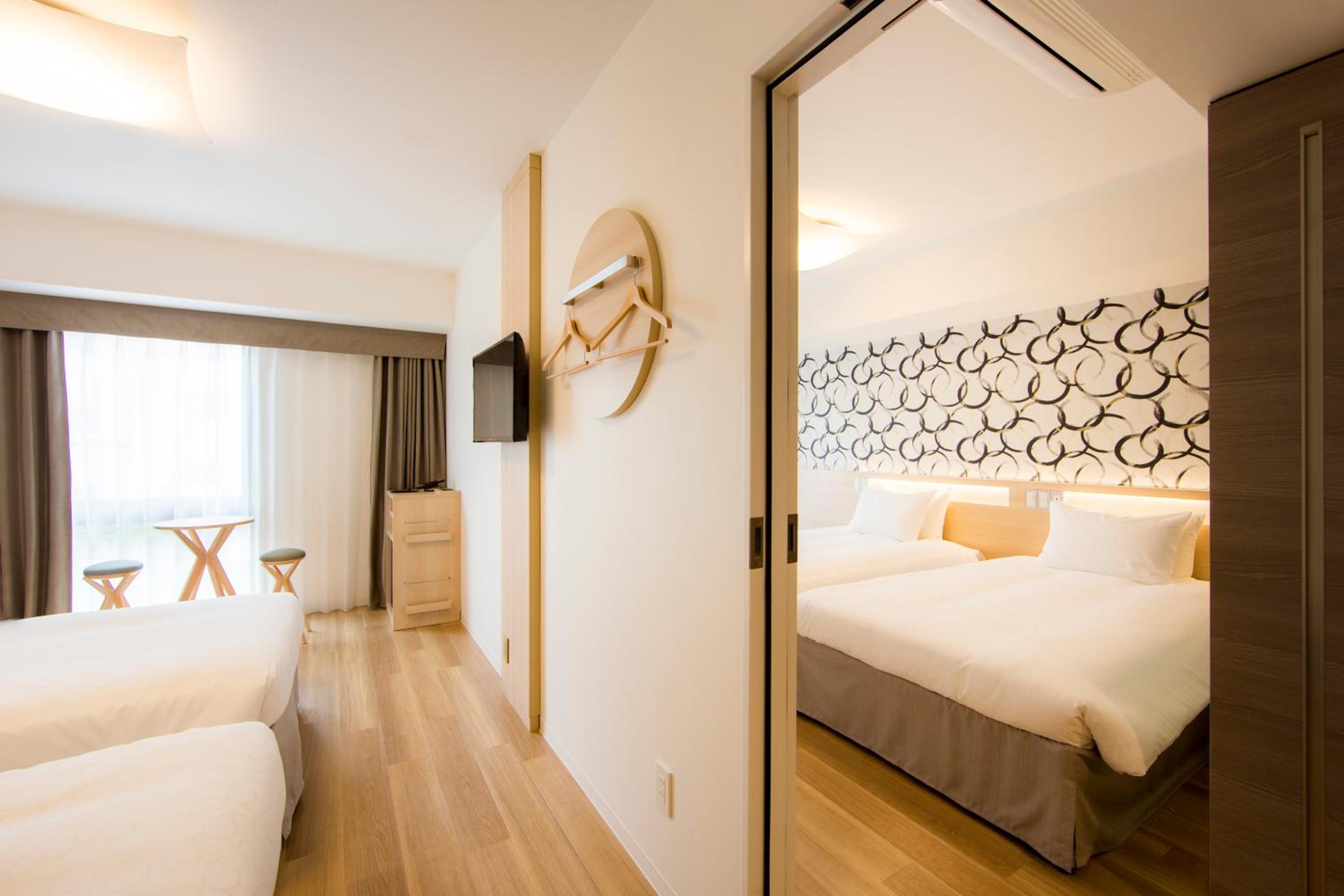 Connecting Room (5 Adults) photo 2