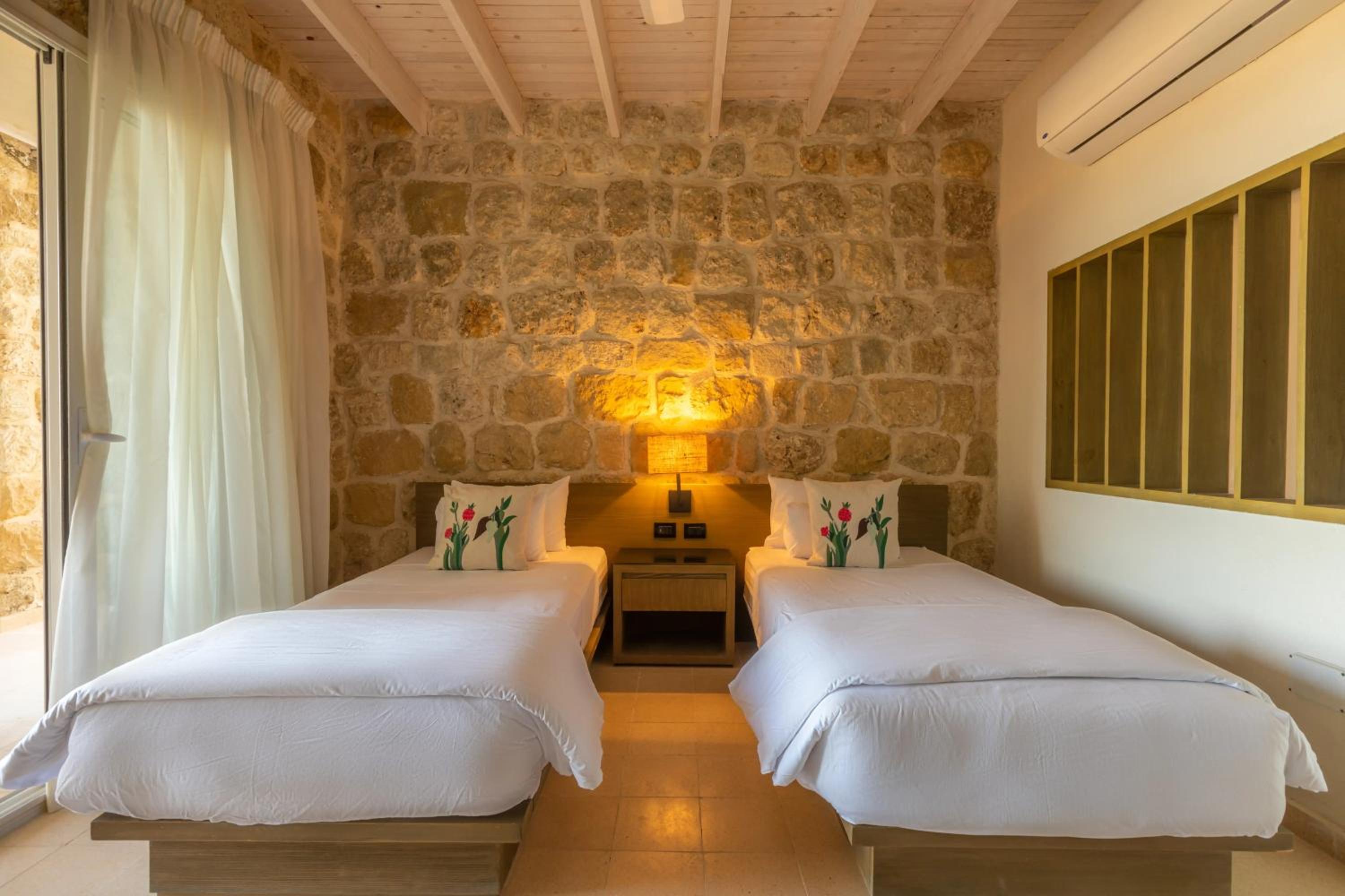 Superior Twin Room with Sea View - Photo 2